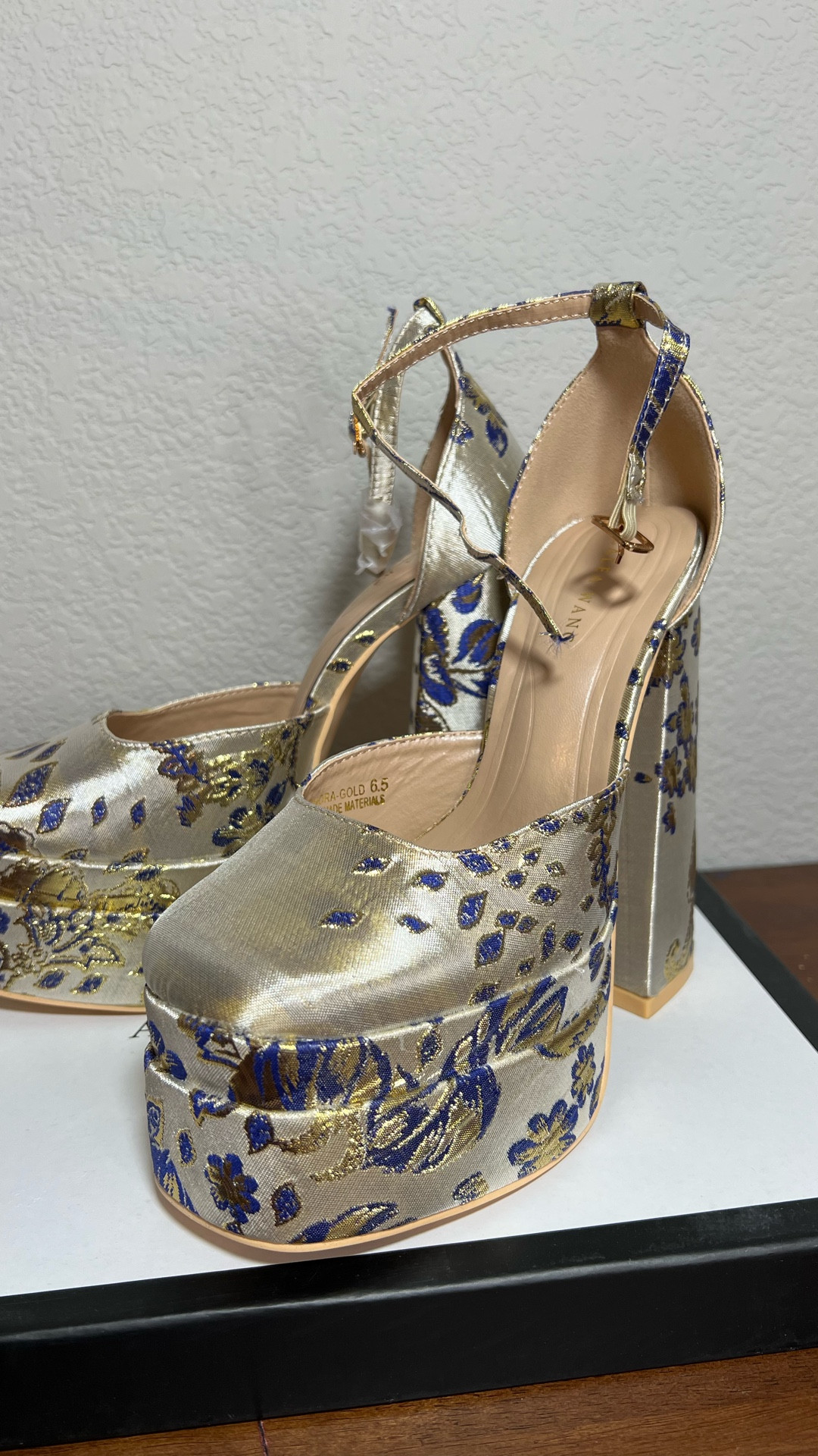 A closer look to Azalea Wang platform heels: ZIPPHORA-GOLD PLATFORM MARYJANE PUMP

#LTKMothersDay #LTKmomlife #LTKWedding