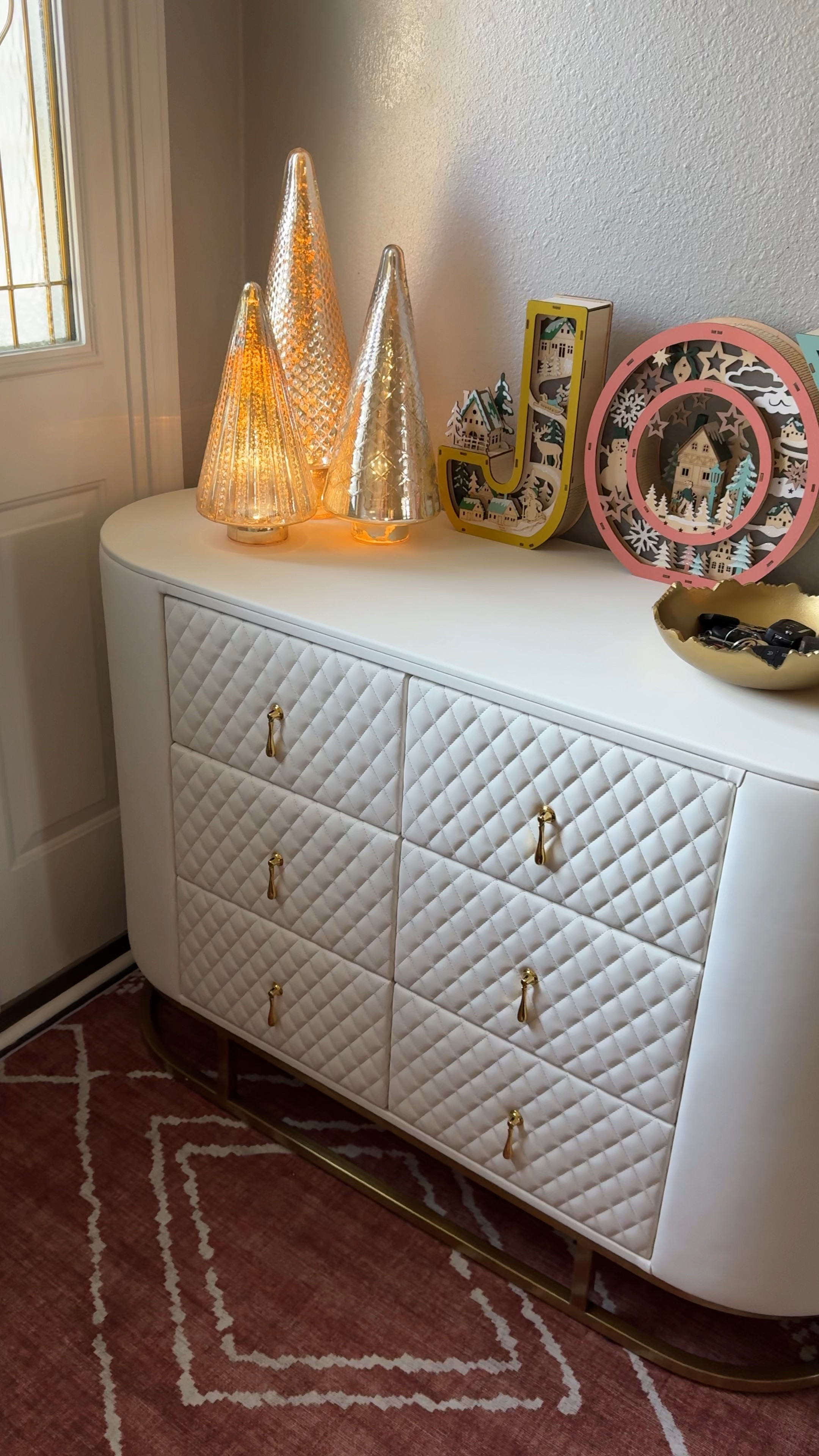 Quilted leather console table. Yes, that’s what I said ❤️❤️❤️

#LTKHome #LTKStyleTip #LTKVideo