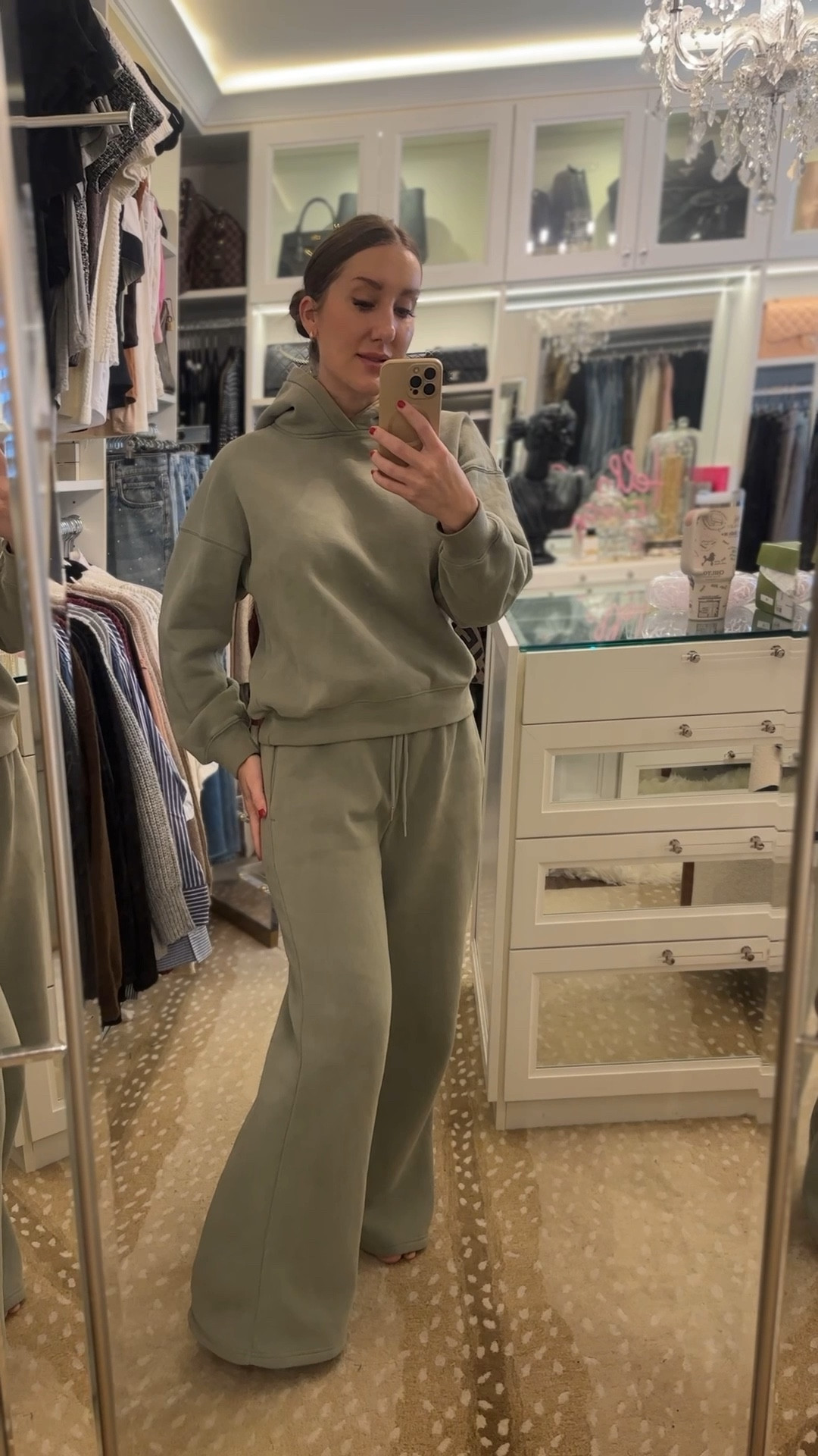 The absolute BEST set…. I’ve been living in this buttery soft cozy sweatsuit all season. The fit is flattering and the pants come in lengths 
Medium 

#LTKootd