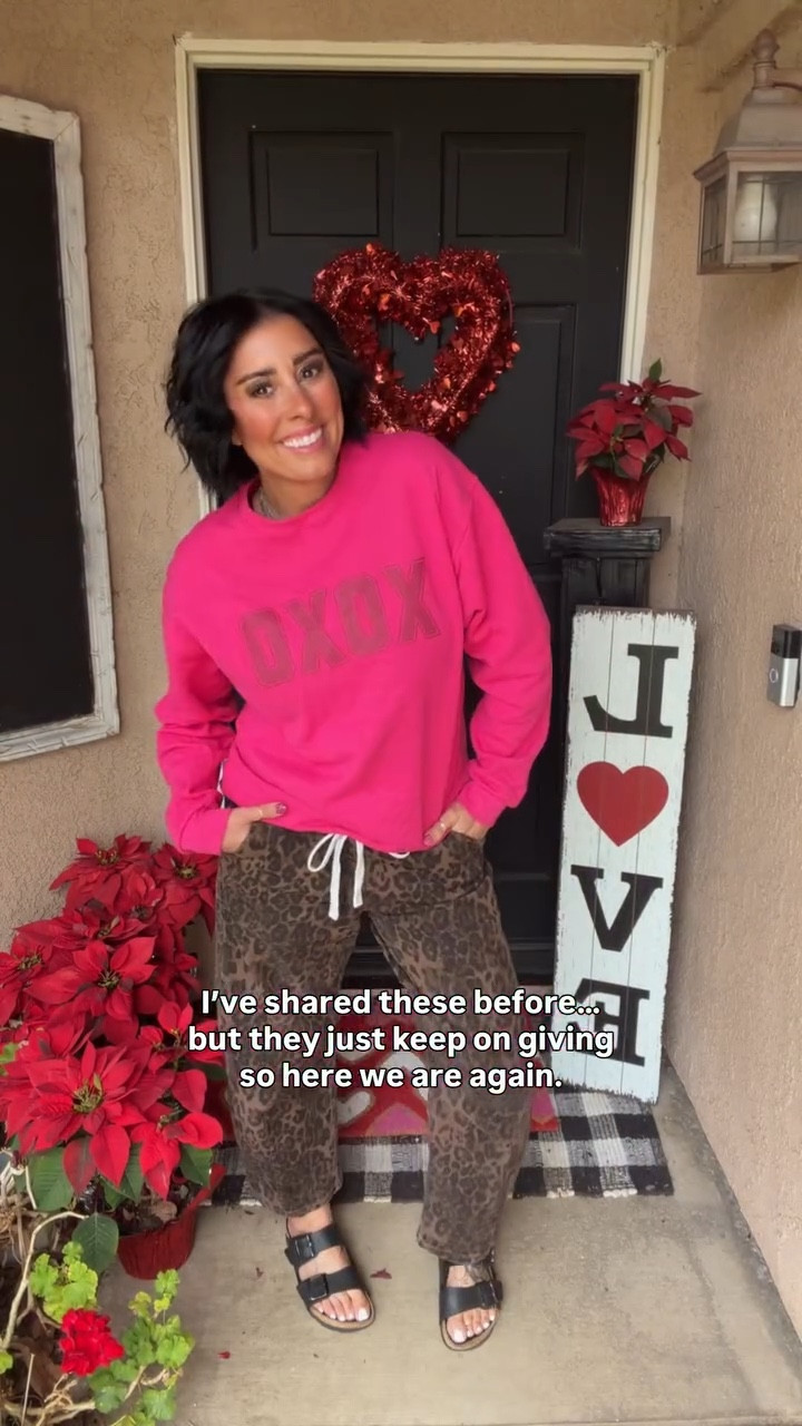 These are different than the leopard pants I shared last time… and yes, I still needed them.

This pair is from @grapent_amazon and the drawstring fit just works. They’re bold, but somehow still go with everything, which is why I keep grabbing them without even thinking.

AMD they’d get here by Vday !!!! Comment SHOP💕