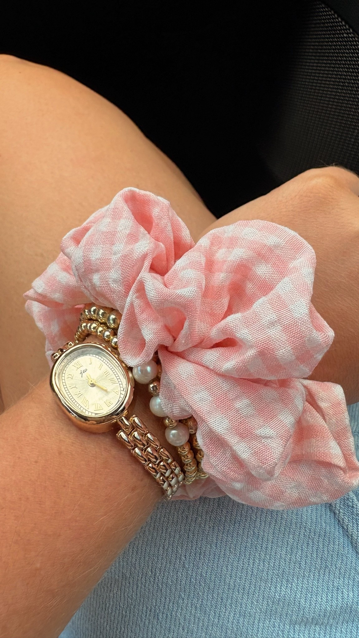 Scrunchies & the prettiest amazon watch

#LTKBeauty