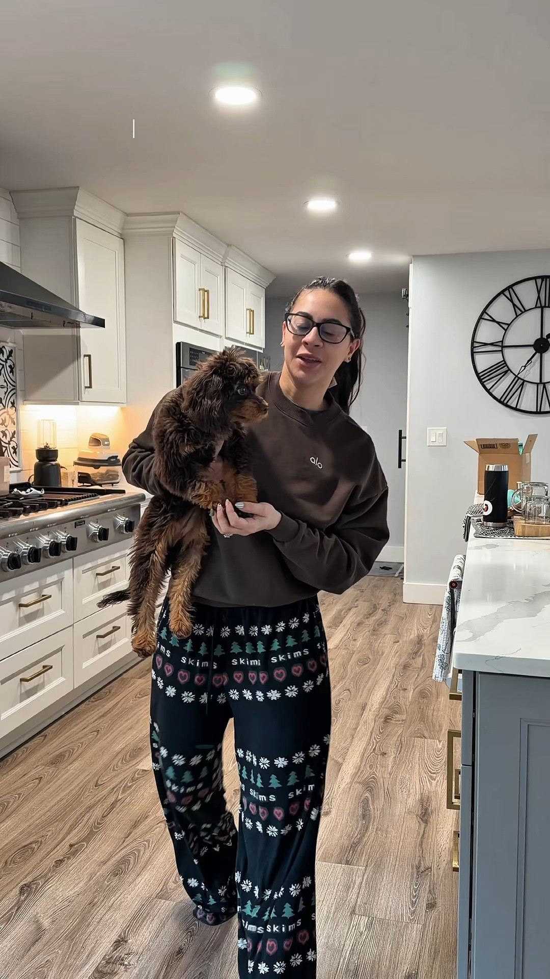 Buenos diassss, trying all the things for our pup and running late 😭

#LTKdayinmylife #LTKmorningroutine #LTKmomlife