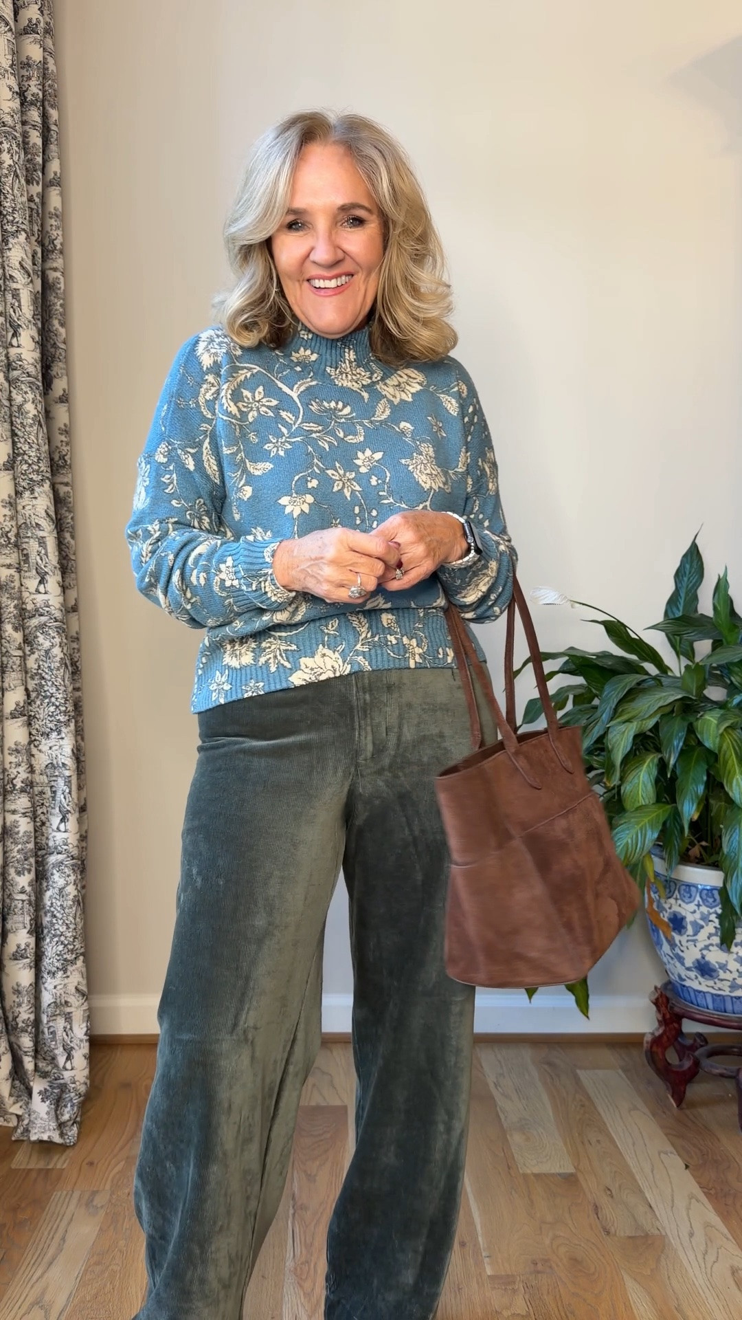 Sweater size medium comes in multiple different prints and colors. . Sweater size medium.
The pants are not corduroy. They are velour. Very soft very stretchy wearing a size 8.