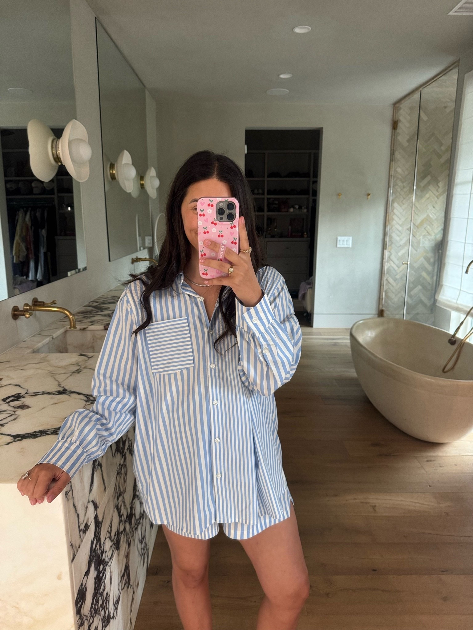 Love a button up & a matching shirt! 

Top: large 
Bottom: large 

Dressupbuttercup.com #dressupbuttercup #dederaad

#LTKootd #LTKmomlife #LTKSeasonal