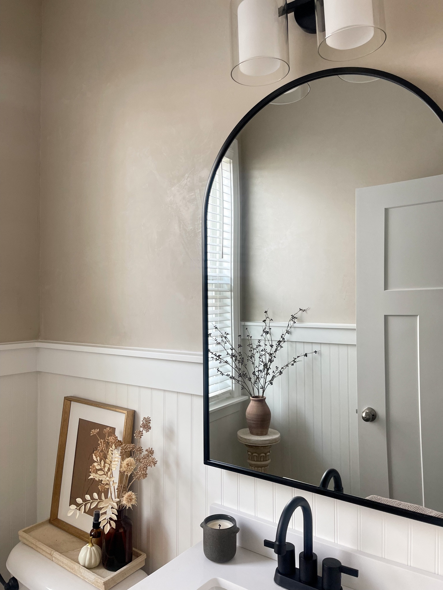 Powder bathroom | fall decor, autumn decor, bathroom, powder bath, half bath, arch mirror

#LTKSeasonal #LTKhome #LTKsalealert