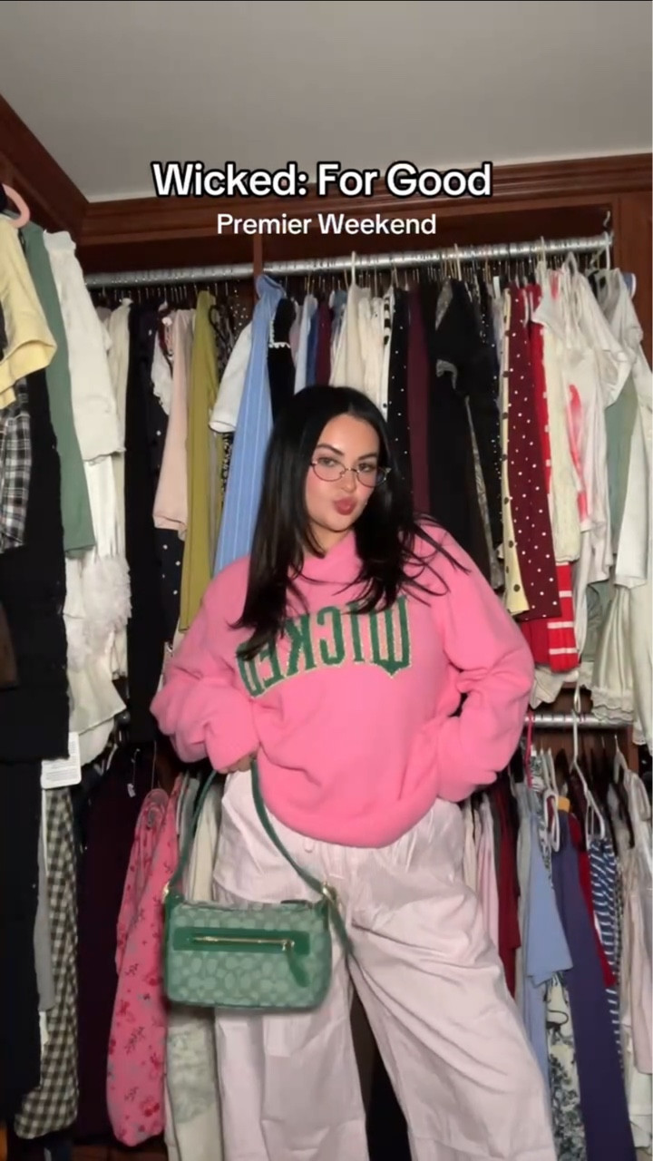 GLINDA inspired look for @wickedmovie 💕💚🌸💗

#wickedforgood #wicked #glinda #glindathegoodwitch #wickedthemusical #glindaoutfit #getdressedwithme
