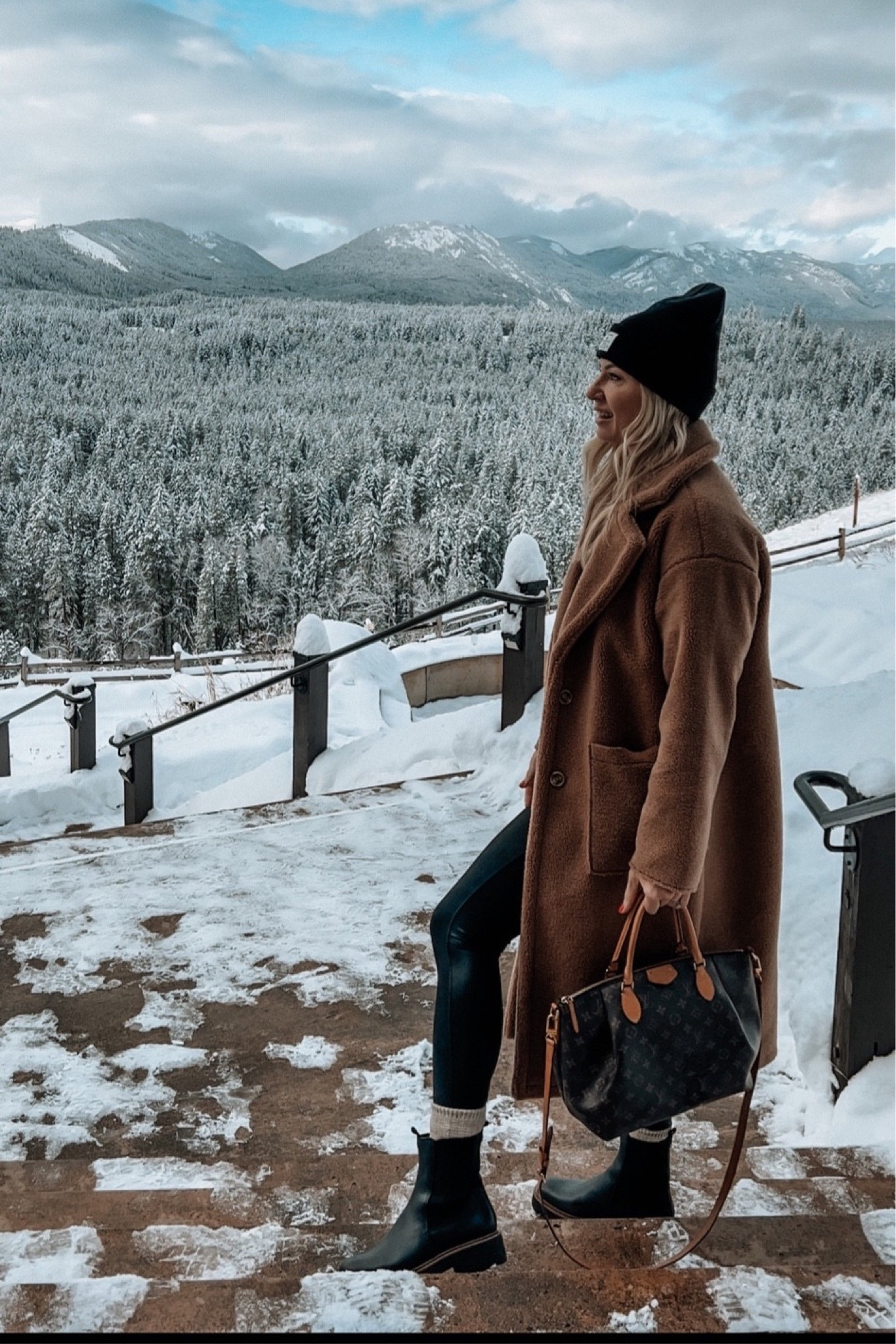 Sherpa coat 
Spanx 
Chelsea boots 
Beanie 

#LTKfindsunder100 #LTKSeasonal #LTKstyletip