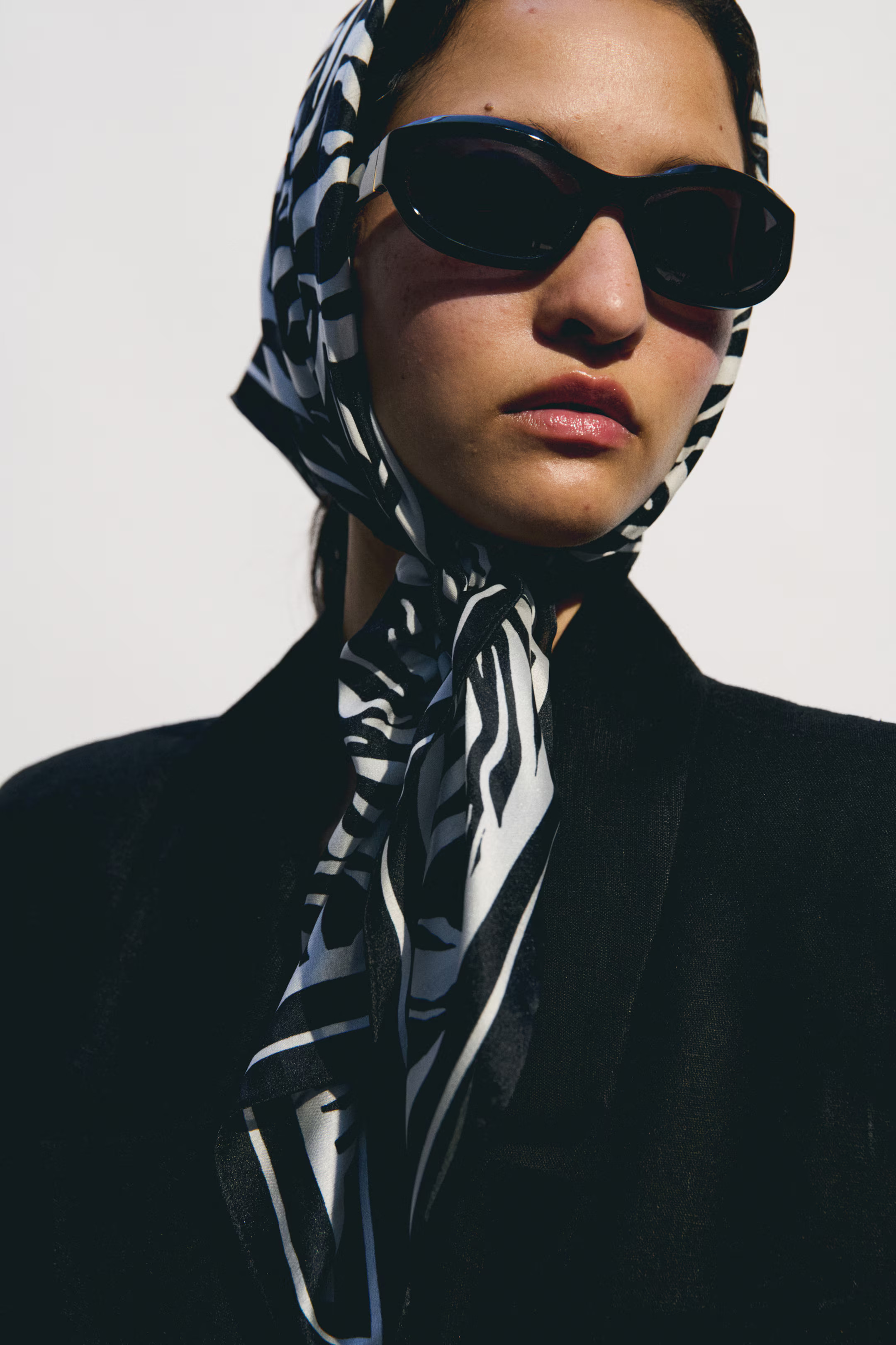 Patterned scarf | H&M (UK, MY, IN, SG, PH, TW, HK)