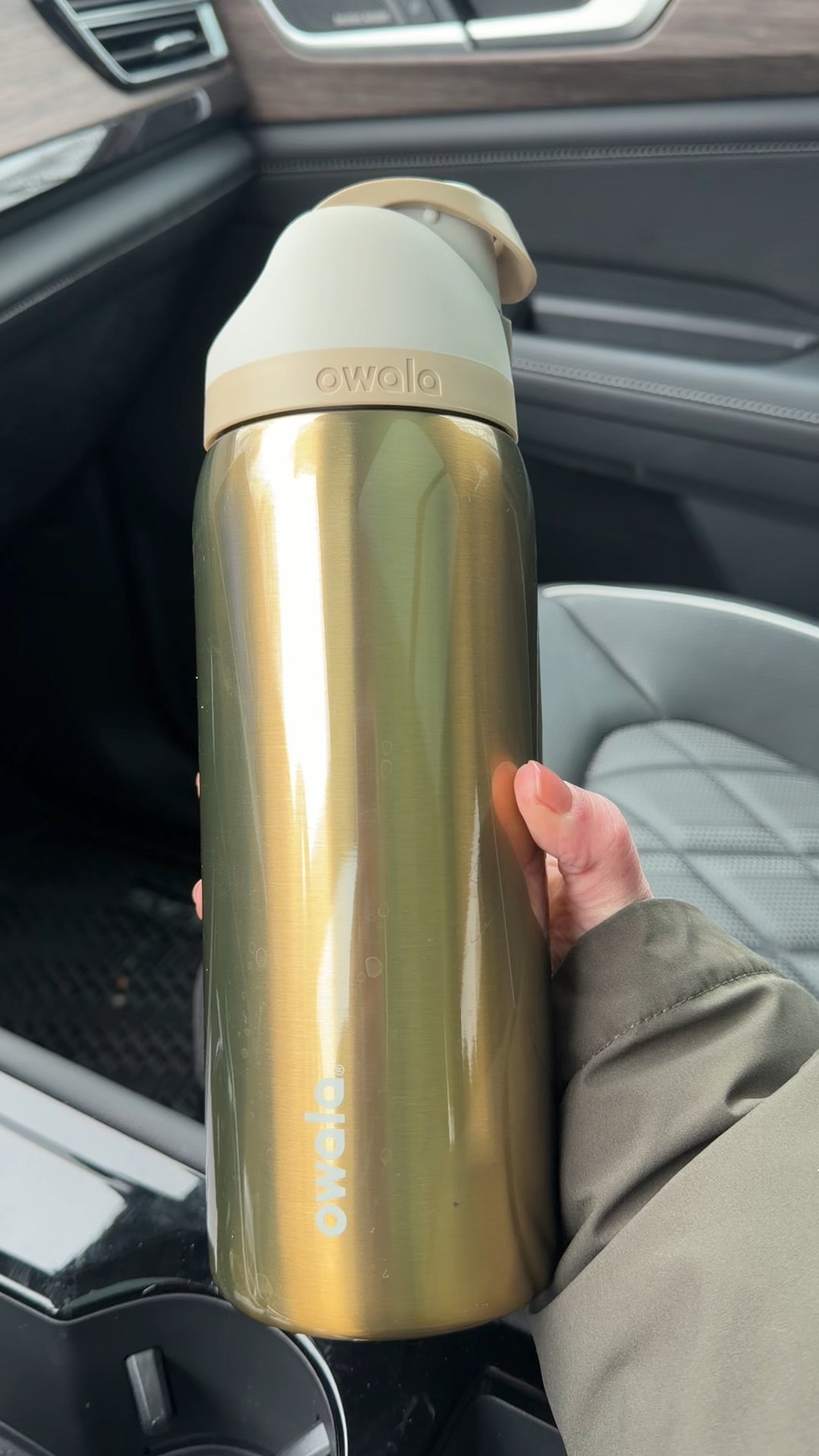 The gold Owala is pretty! 😍

Target find
Water bottle
Gift idea
Gifts for her
Teen gift

#LTKGiftGuide #LTKselfcare #LTKSaleAlert
