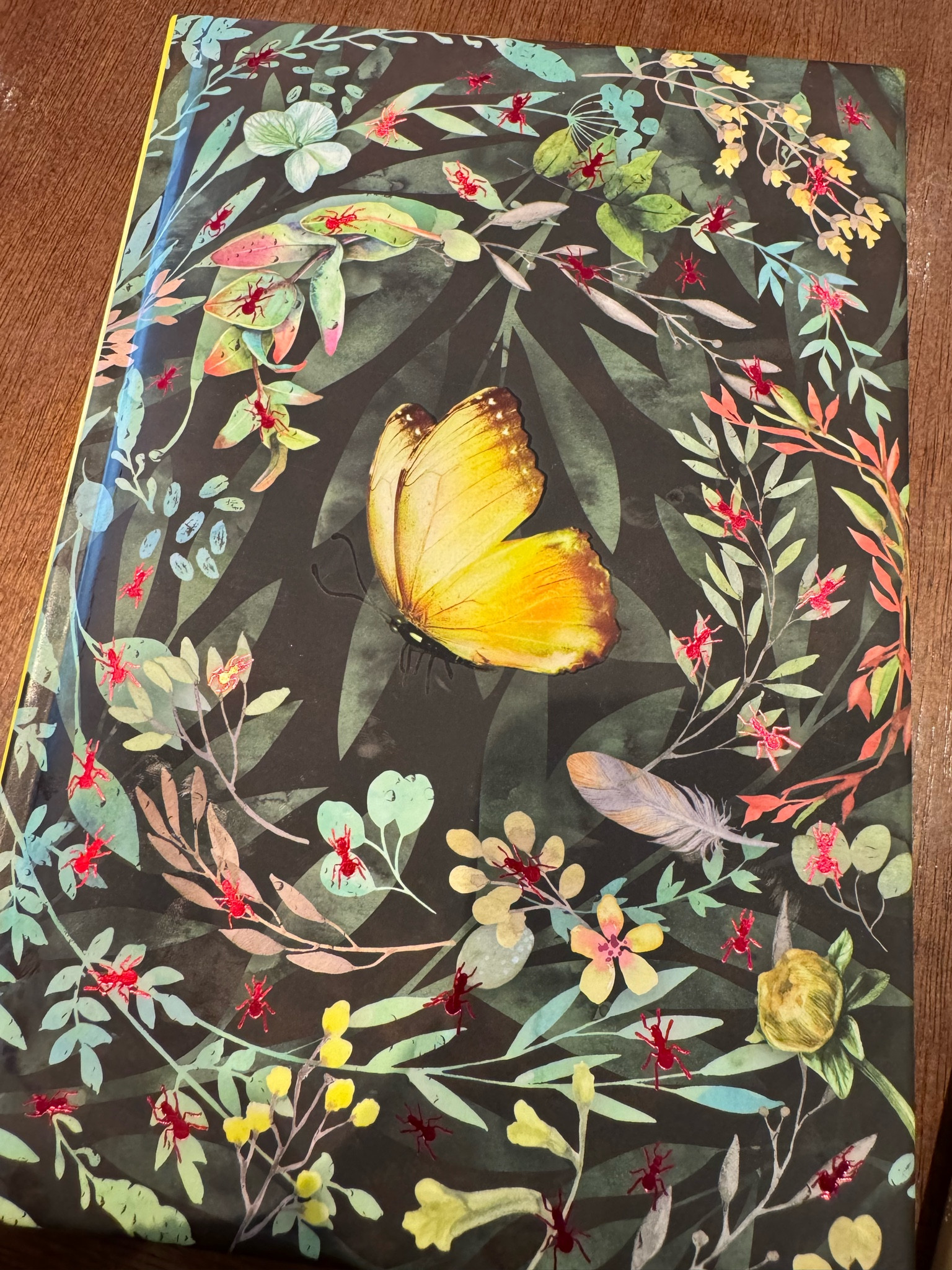 Estou relendo 100 anos de solidão e essa edição está lindíssima ! 

#LTKbrasil #LTKover40