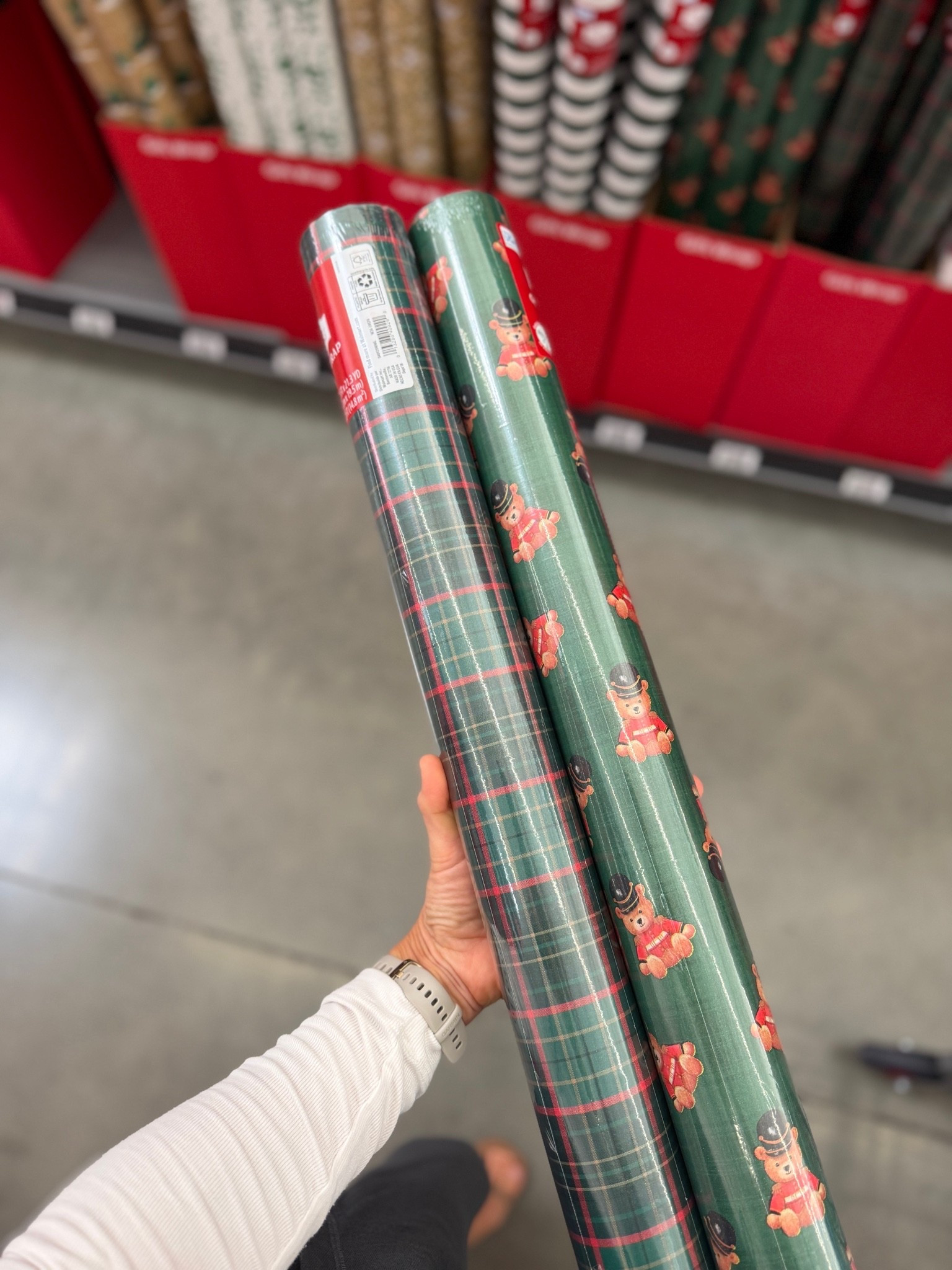 Give me all the Christmas wrapping paper! I love the teddy bears!!