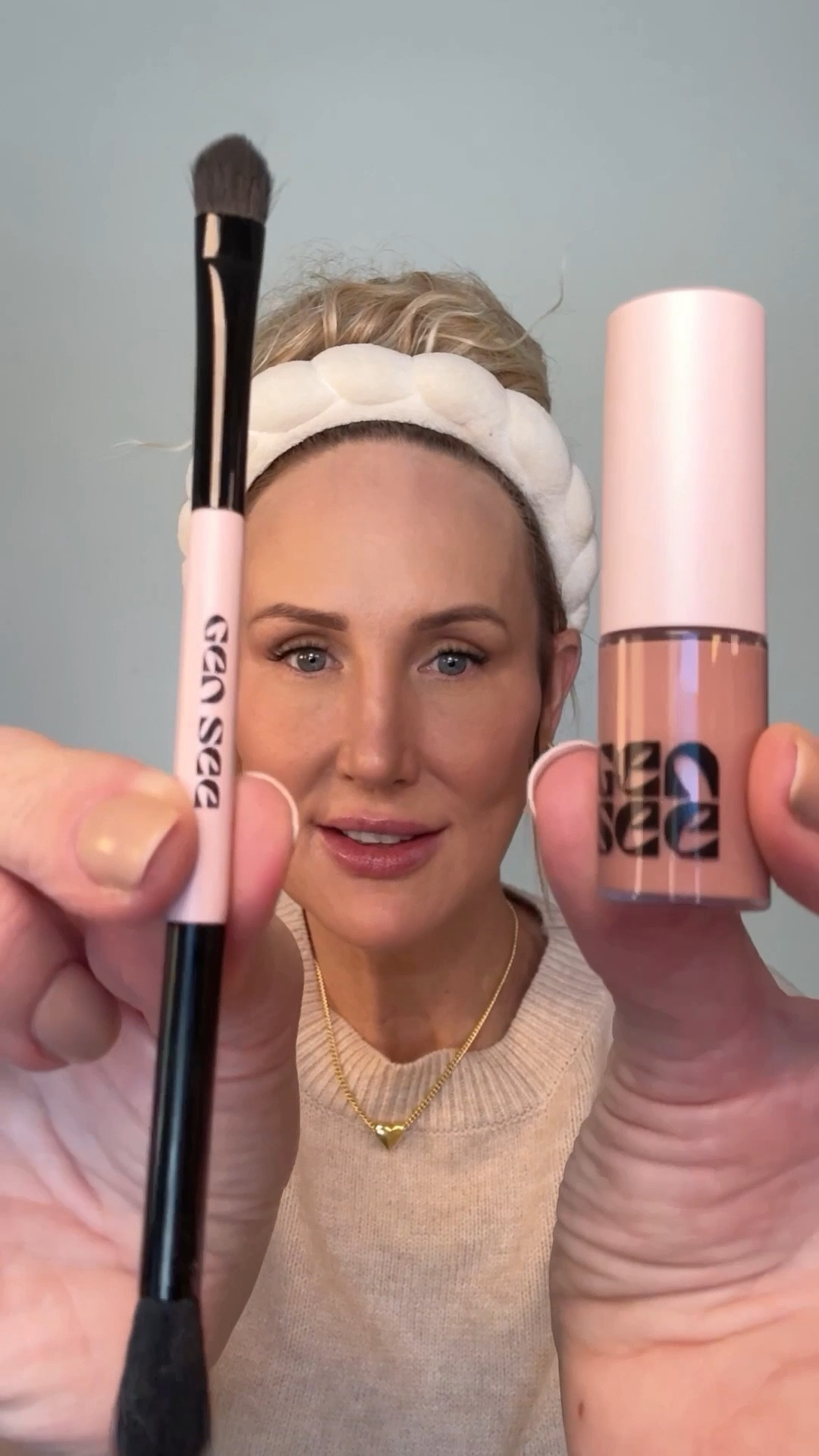 Testing the viral Gen See liquid eyeshadow in Rose Water! 

#eyeshadpe #liquideyeshadow  #makeup #makeuptips #gensee 