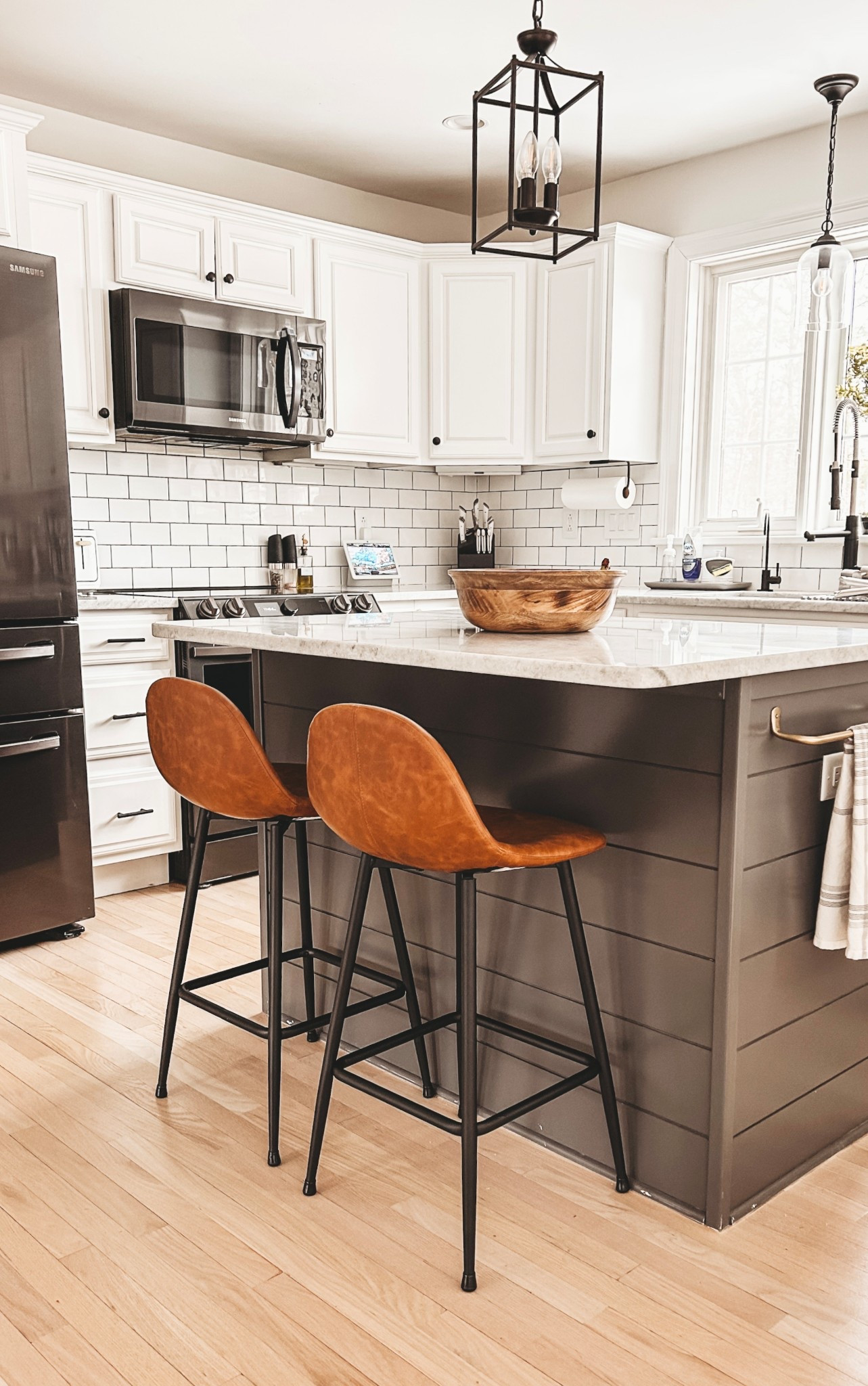 If you have stools, you need these!



Kitchen stools, kitchen finds, bar stools

#LTKFamily #LTKSaleAlert #LTKHome