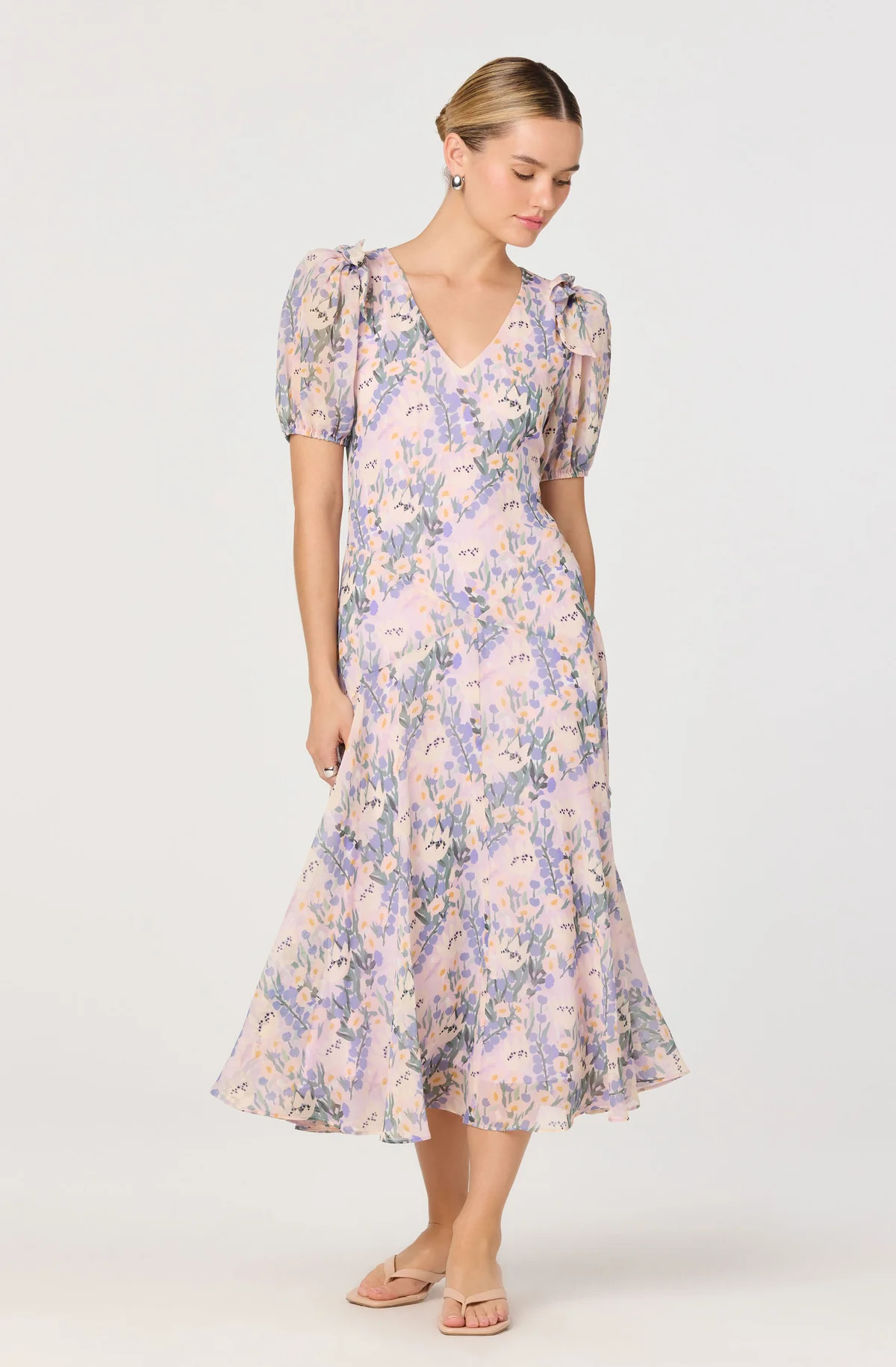 Jessenia Floral V-Neck Midi Dress - Lilac floral / XS | ASTR The Label (US)