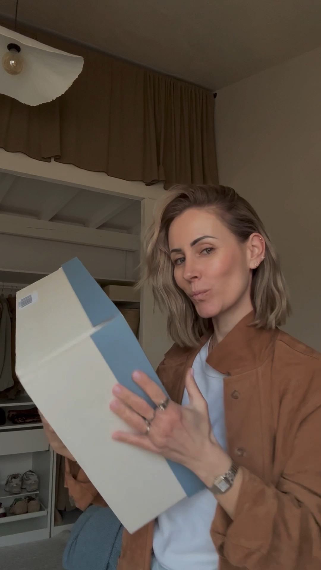 J’ouvre avec vous ma commande Sézane 
Bon le haut est trop petit 
Les ballerines trop grandes il faut que j’échange les tailles  🙊

#LTKootd #LTKselfcare #LTKvlog