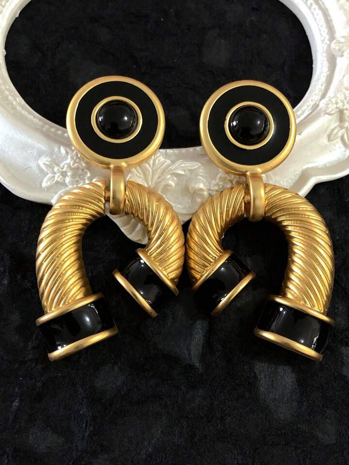 1pc Vintage Black Enamel Niche Designed Elegant Silver Pin Lucky Horseshoe Fashion High-End Earrings For Ladies Daily/Party Wear | SHEIN