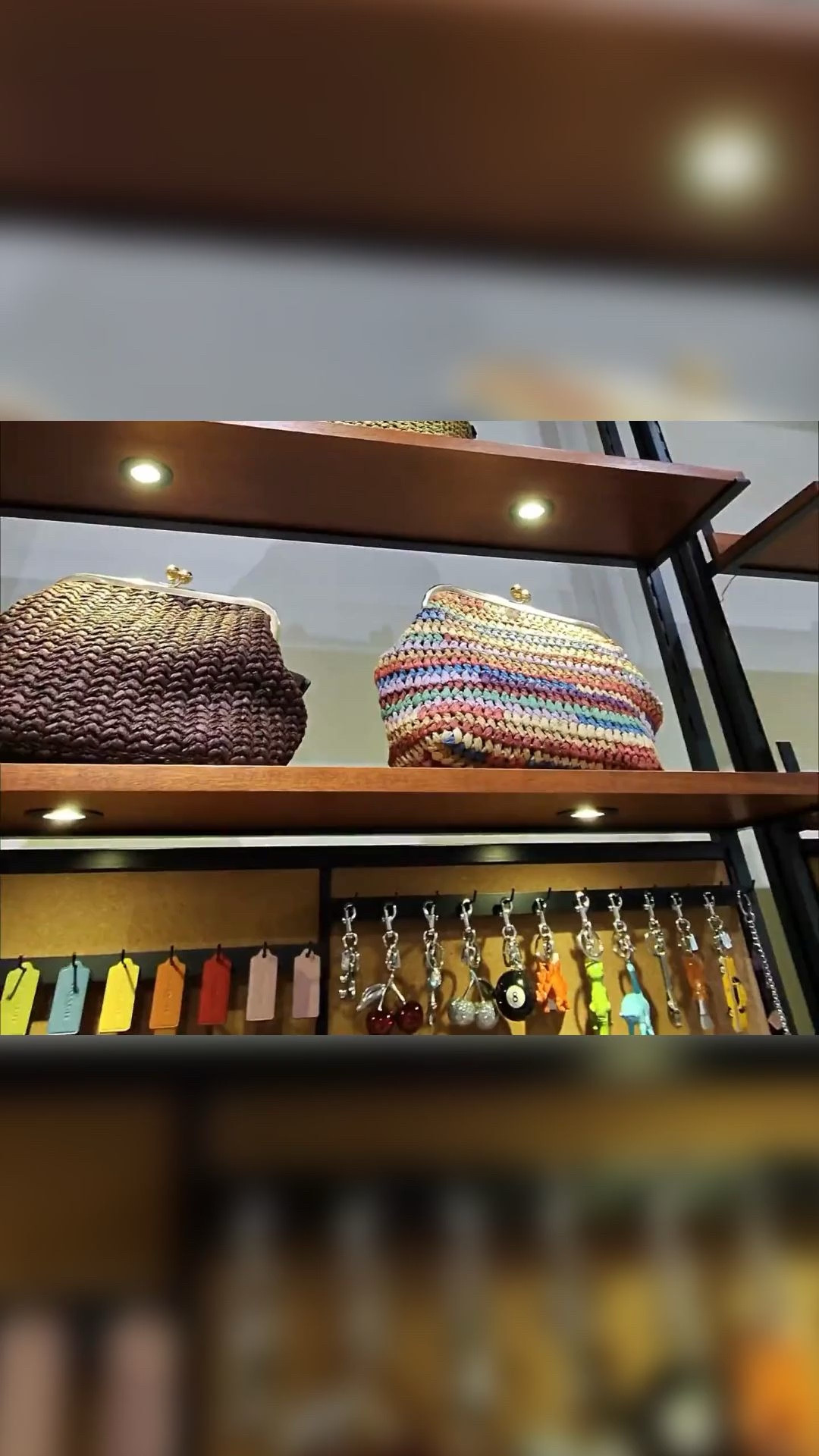 This display had me stopping in my tracks 👀 Tap below to see the bag everyone will be asking about.

#coachbag #coachstyle #designerhandbags #baglover