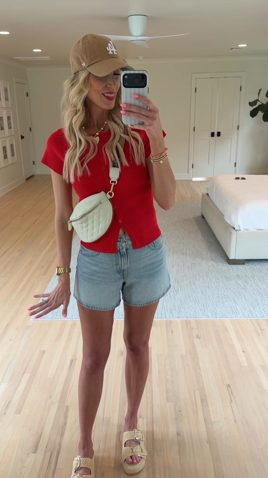 These cinch waist @levi shorts are so good!! Pair with this Amazon button front top for the cutest look
