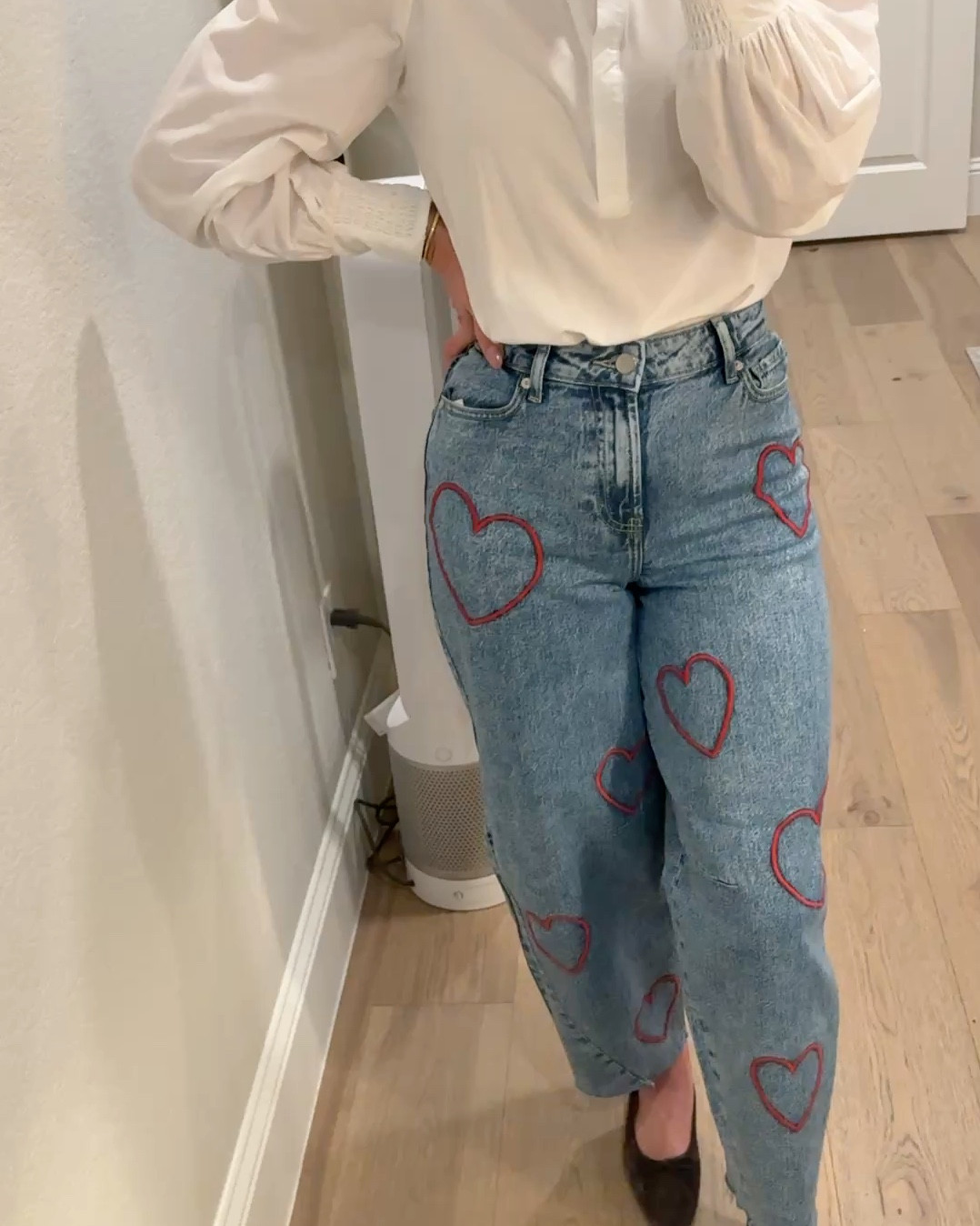 What to wear: The Valentines Edit❤️
Just completely obsessed with these jeans. I really can not even describe how well they fit! These are another great casual option, or you could even dress up with some fun red heels & pair with a chunky red sweater or blazer.

#LTKValentine #LTKU #LTKSeasonal