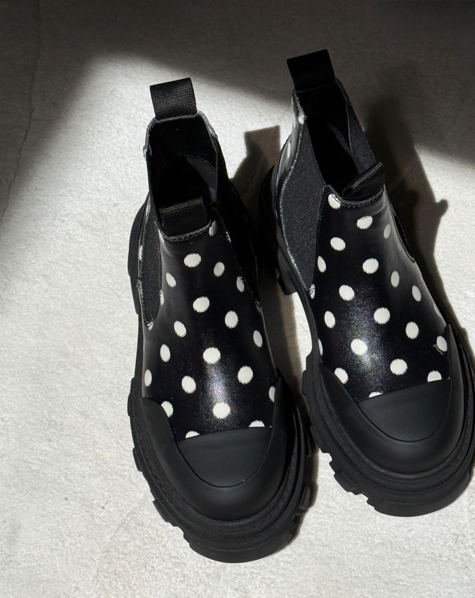black & white polka dot chunky boots 🖤

polka dots | polka dot shoes | black & white polka dot boots | polka dot chelsea boots | black chelsea boots | black polka dot boots | ganni boots | ganni polka dot boots | ganni chunky boots | 

#LTKSeasonal #LTKgrwm #LTKootd