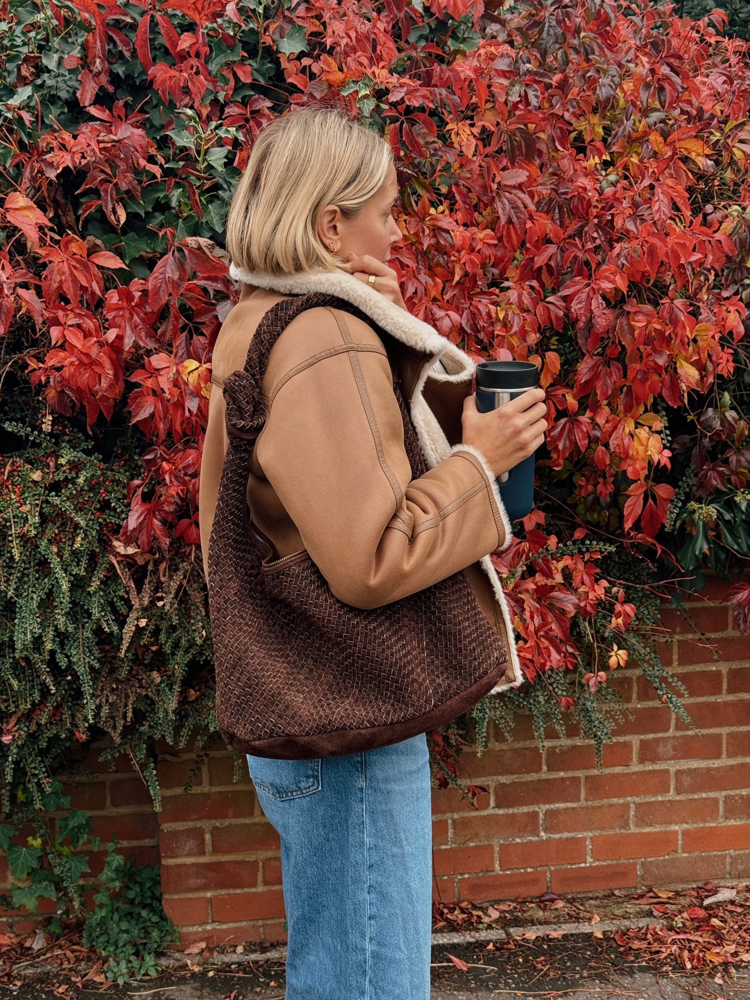 Shearling jacket
Suede bag
Suede jacket 
Barrel jeans 
Autumn outfit
Fall outfit 

#LTKuk #LTKeurope #LTKautumn