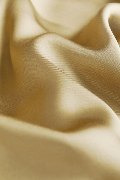 Satin maxi skirt - Green-beige - Ladies | H&M GB | H&M (UK, MY, IN, SG, PH, TW, HK)
