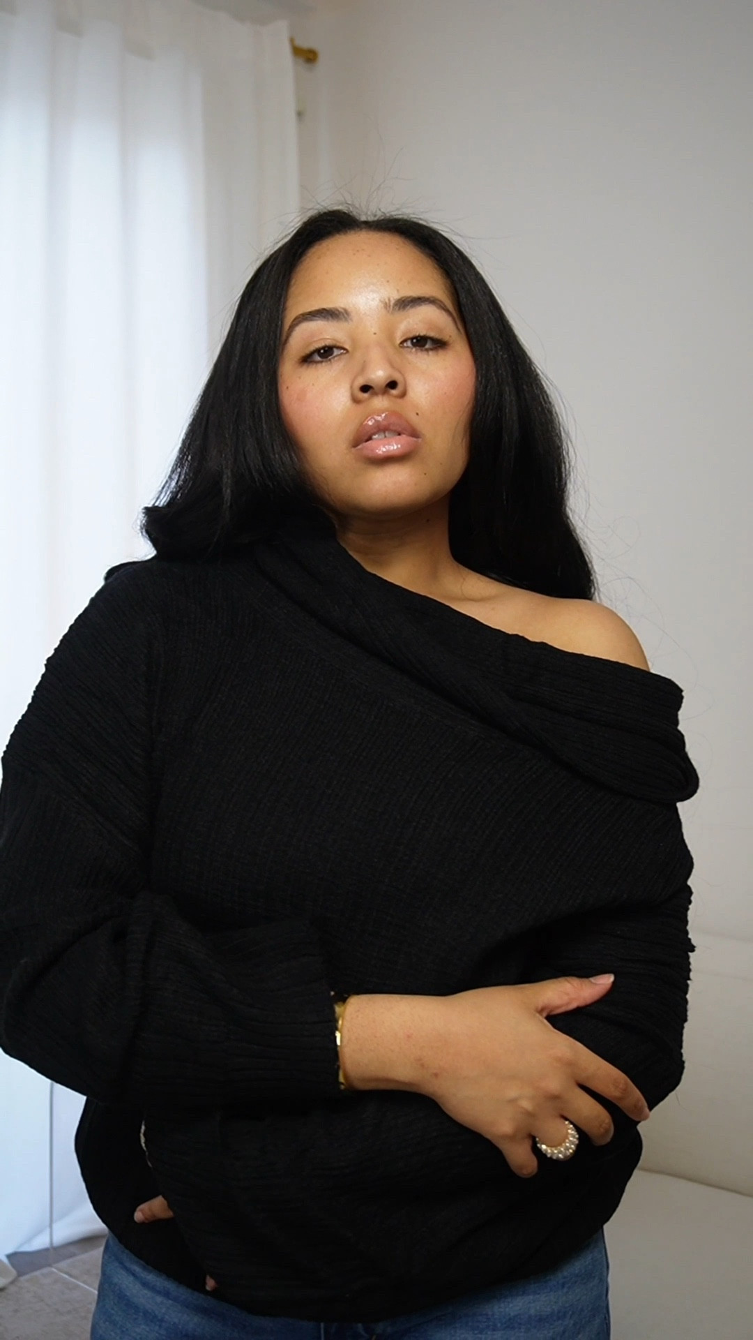 loving this sweater from amazon 😍 love that i can wear it off the shoulder, one shoulder, or cowl neck ! this sweater comes in so may different colors and no matter how you wear it this sweater from amazon looks so cute 🖤 | #amazonfashion #amazonfashionfinds #amazon 