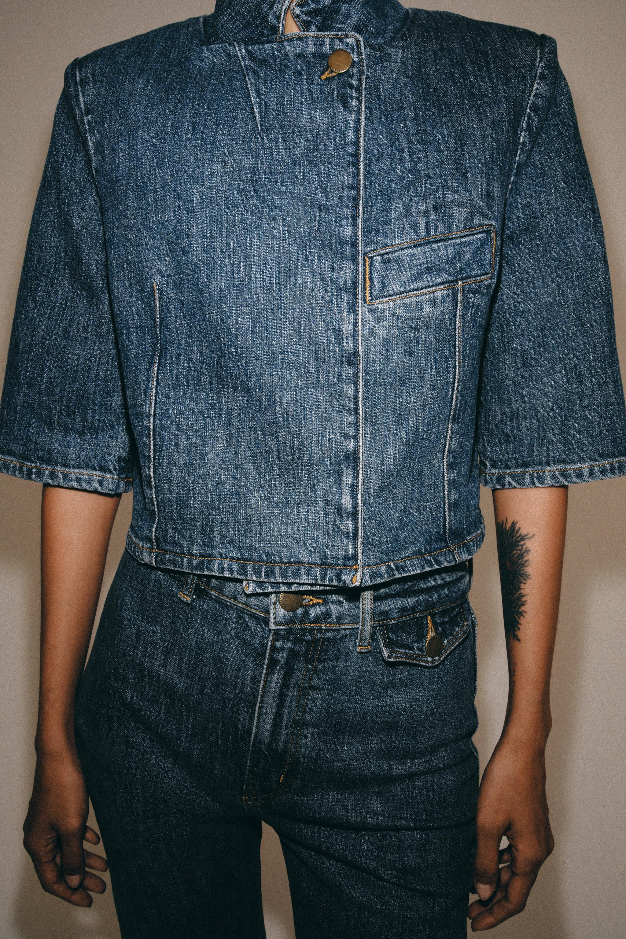 ZARA WOMAN COLLECTIONBlazer with a main fabric made from cotton yarn. Featuring a raised collar a... | Zara UK
