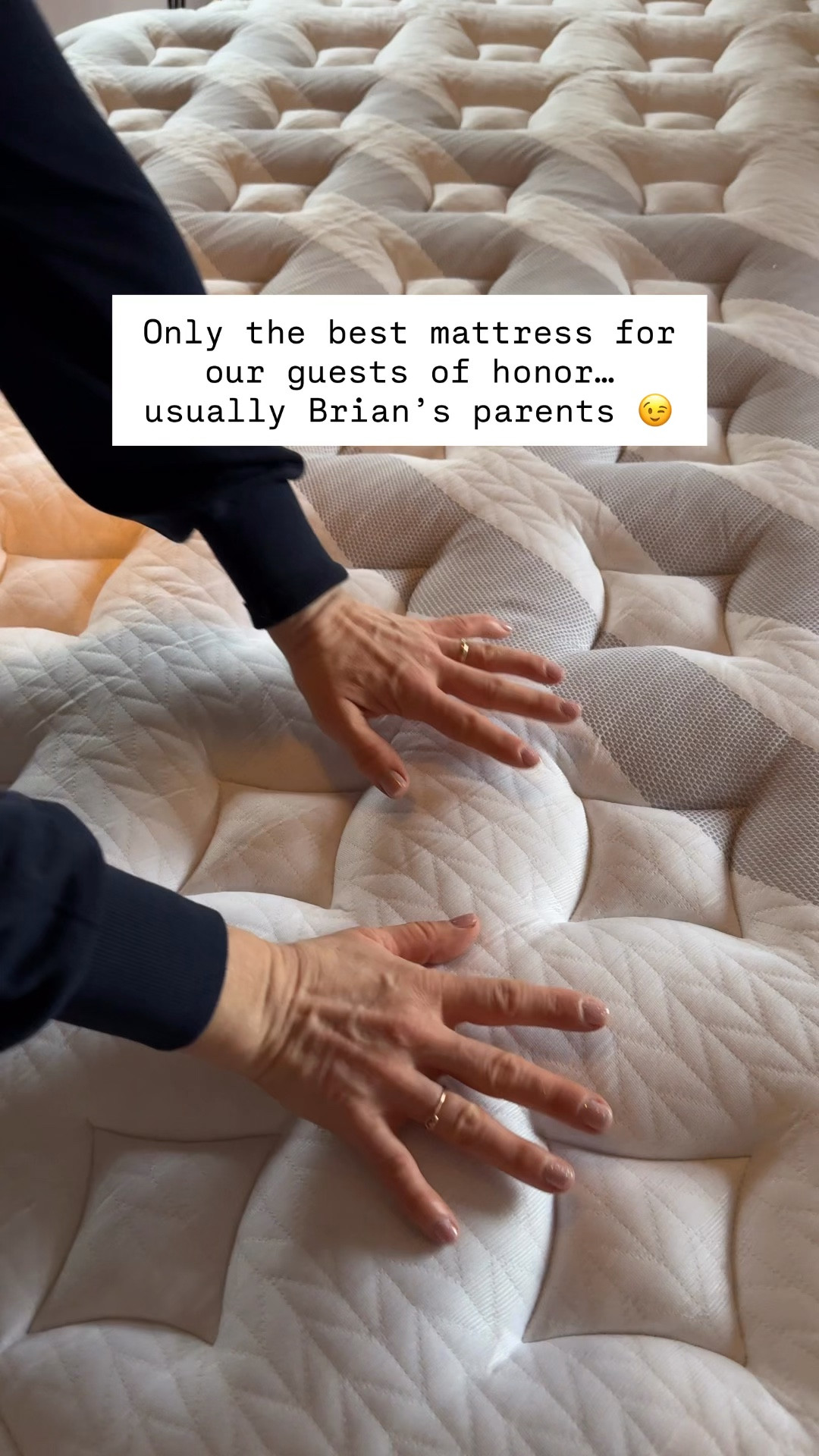 As you guys know I’m a huge fan of Leesa mattresses so of course we had to get one for our guest room! Leesa is having a 20% off spring sale right now, plus get an extra $75 off with code EMILYH75  :) @leesasleep #leesapartner #leesasleep #ad

