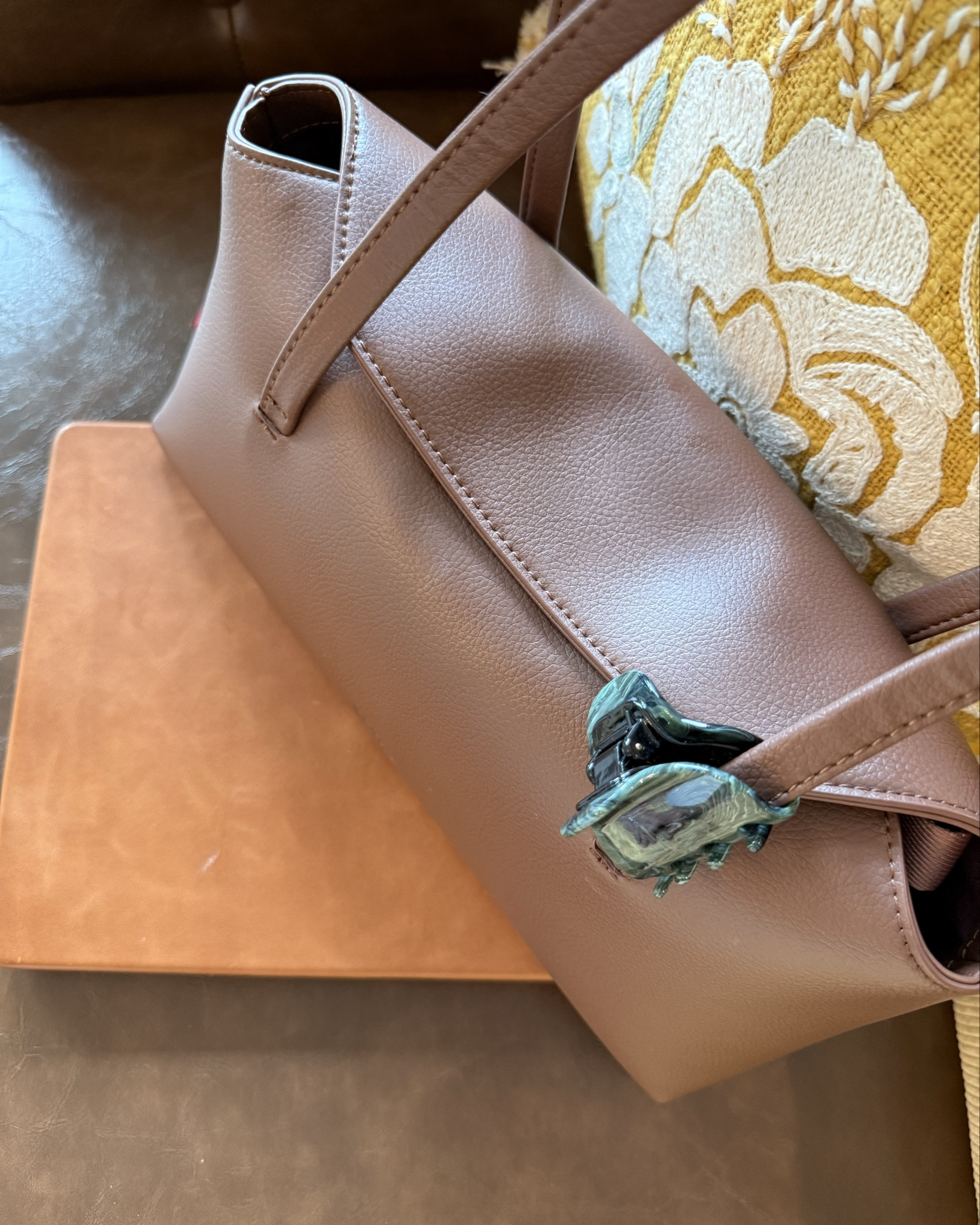 today’s dose of brown: my favorite medium sized purse from Freja NY and my laptop! 

#LTKItBag #LTKWorkwear