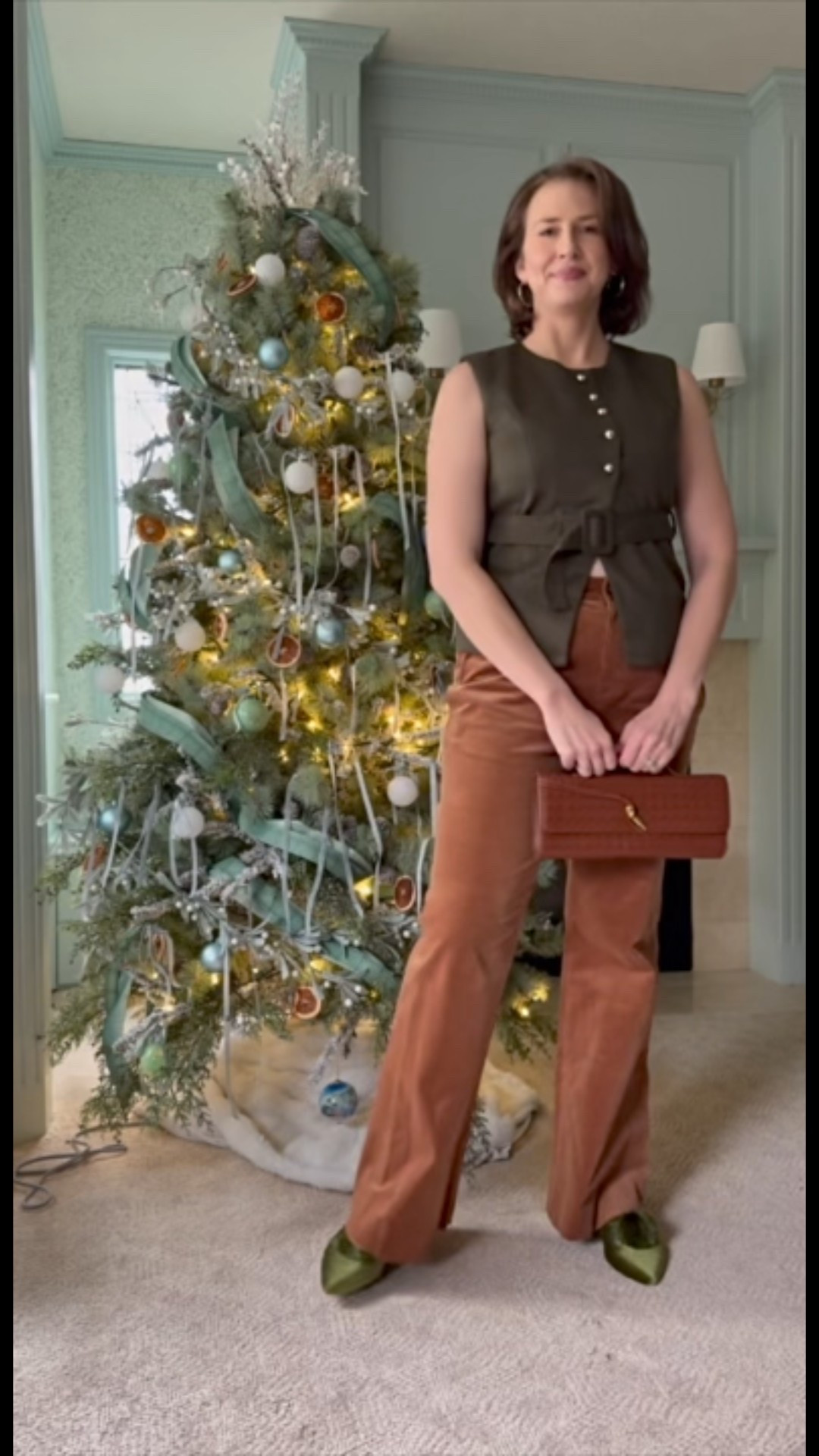 A dressy-casual look for fall and winter. I’ve paired Ralph Lauren high waisted corduroy pants with a faux suede vest from Amazon, as well as a woven faux leather handbag and Pom Pom mules.

I am so happy with the length on these pants. They cover my 5’9” frame perfectly. I’m wearing a size 8 and a small in the top.

#fall outfits #winter outfit #dressy outfit #casual outfits #corduroy pants #tall pantss


#LTKTall #LTKootd