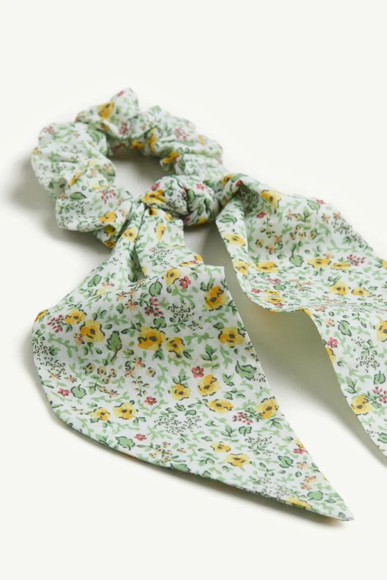 Floral-patterned scrunchie | H&M (UK, MY, IN, SG, PH, TW, HK)