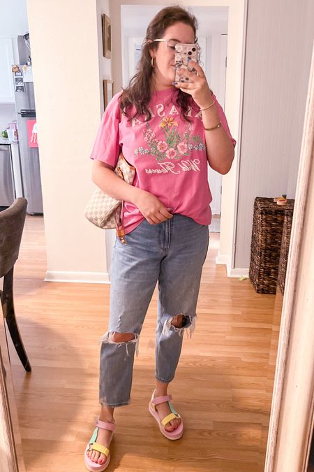 Abercrombie curve love ripped jeans neon pastel outfit thrift 

#LTKstyletip #LTKunder100 #LTKcurves