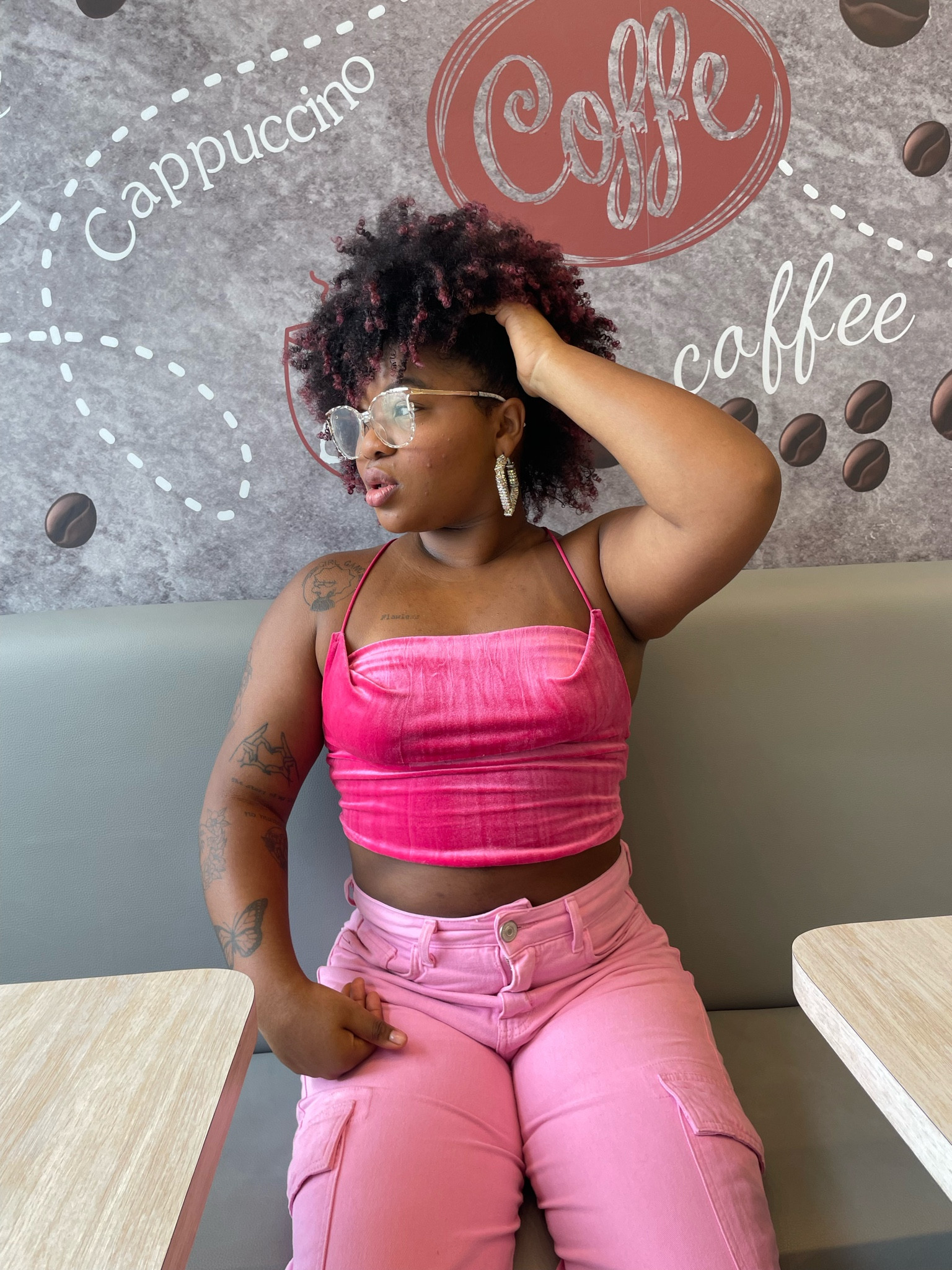 O que é moda para você ? Para mim é se vestir de forma confortável e se sentir bem e conseguir se expressar!! 🌸🩷
#TeoriaNaPraticaLTK 

#LTKmidsize #LTKbrasil