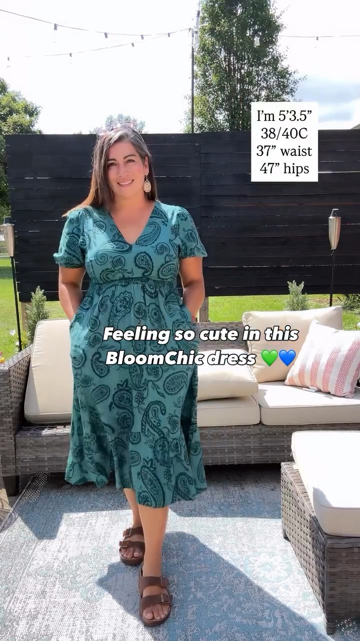 This green paisley print dress is gorgeous 😍, the fit is spot on, & it has pockets! Super comfy with an elastic waist and v-neck—easy to dress up or down. 

Follow @nicholebabinec for more body empowerment and mid- plus sized fashion inspiration 

Perfect for errands, a festival, or even work. 

I’m in the 12 - it fits  TTS for me ✨

#bloomchic #bloomchicdress #allbodiesaregoodbodies #falldress #bodydiversity #wearwhatyoulove

#LTKMidsize #LTKPlusSize #LTKWorkwear