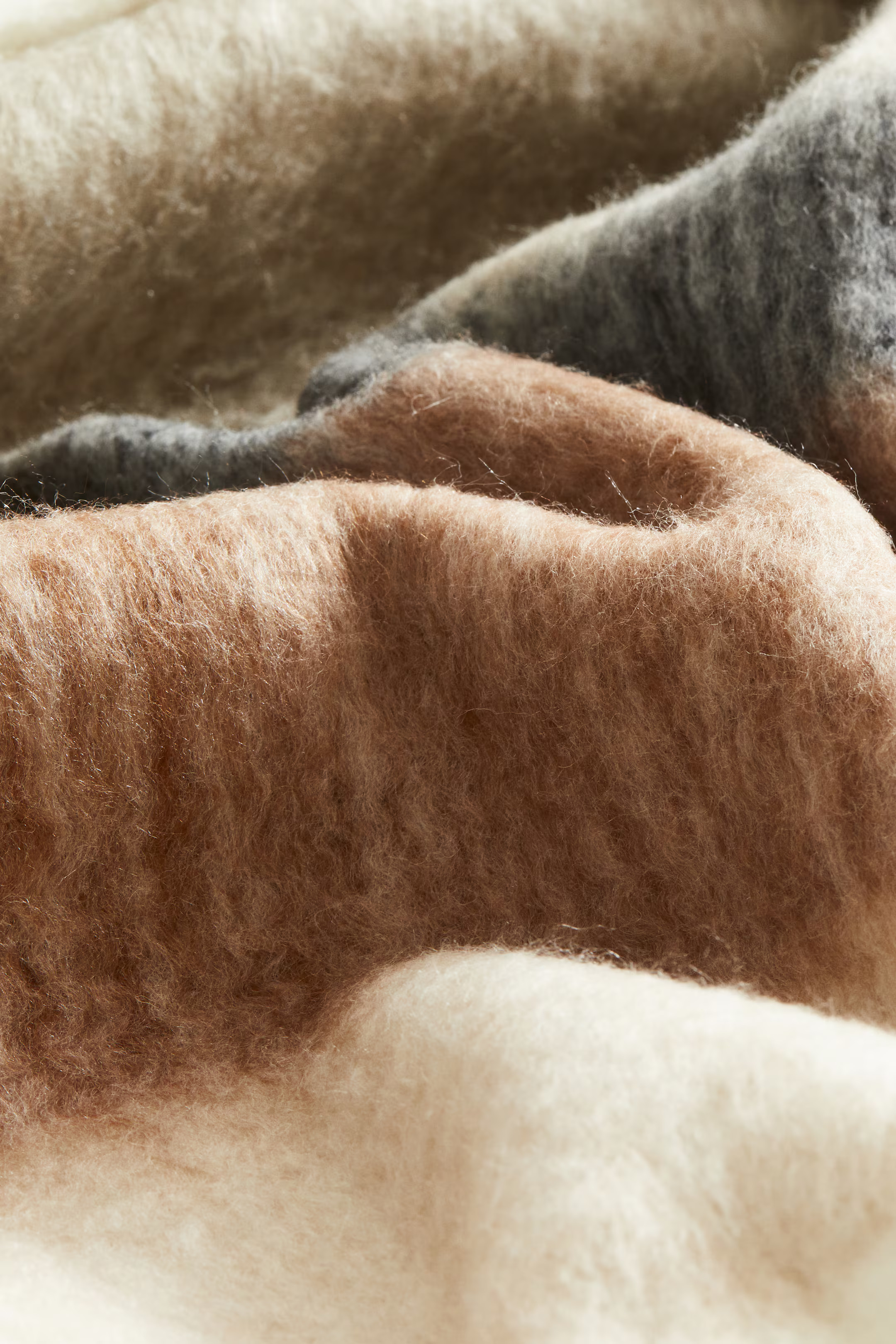 Patterned wool-blend blanket | H&M (UK, MY, IN, SG, PH, TW, HK)