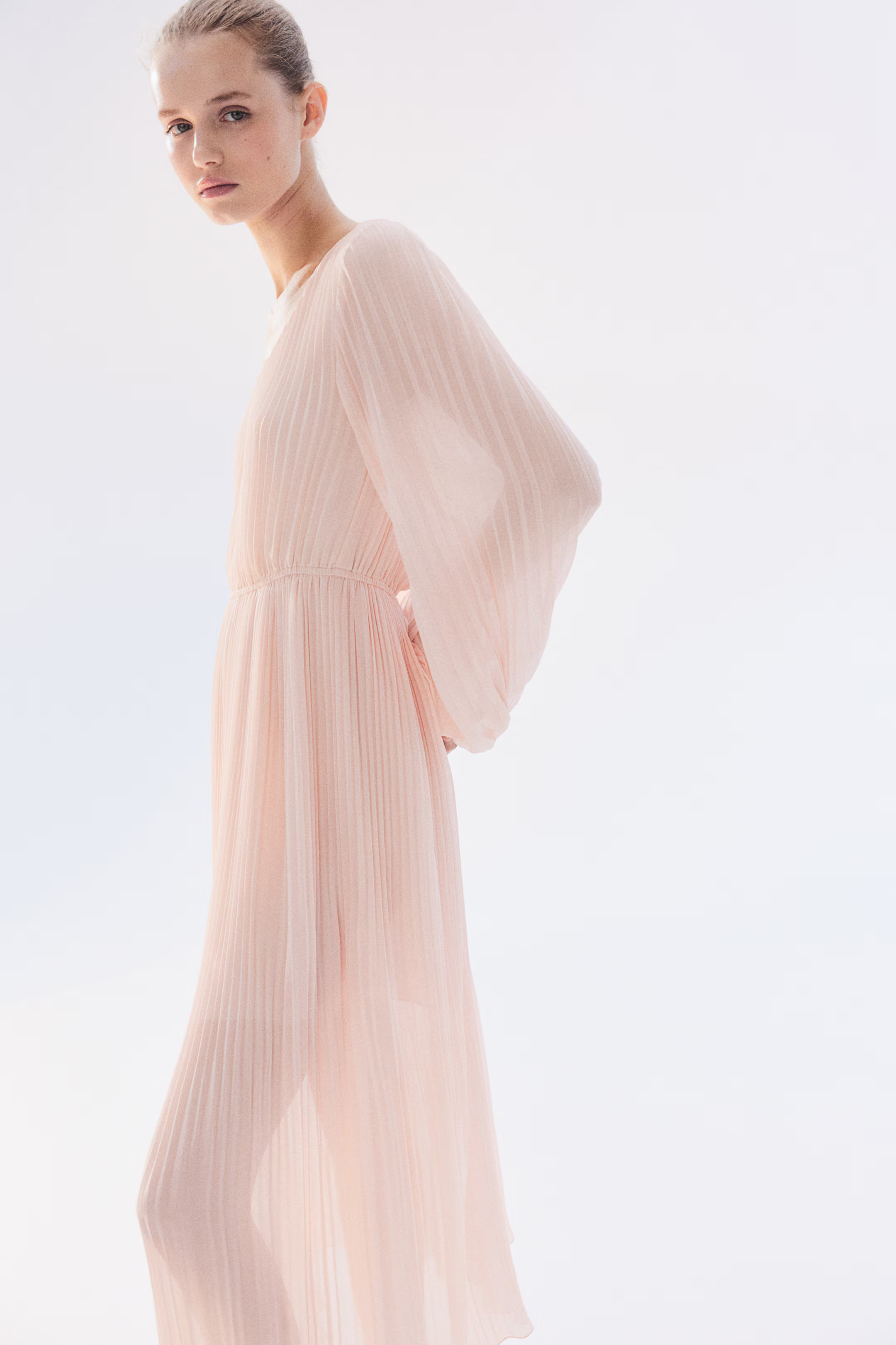 Pleated chiffon dress | H&M (UK, MY, IN, SG, PH, TW, HK)