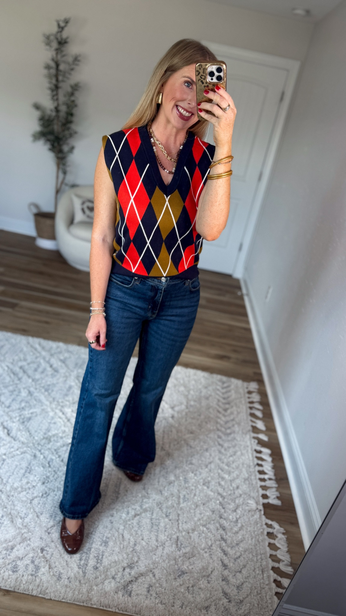 Daily try on, Walmart outfit, Walmart fashion, Walmart try on, scoop flare jeans, free assembly argyle sweater vest

#LTKootd