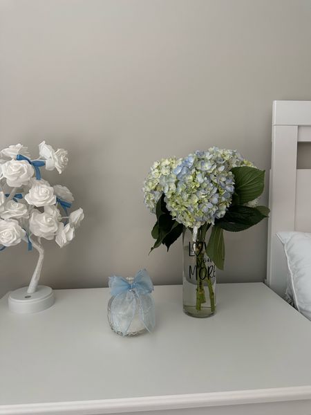 Hydrangea vase and bow candle  