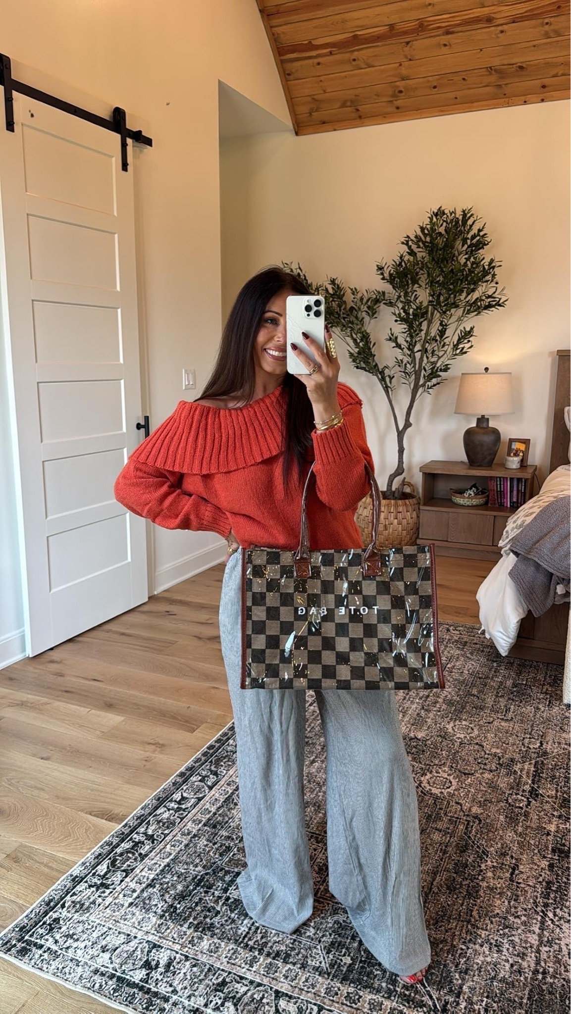 You know I can’t resist a good off-the-shoulder sweater! ❤️🍂 This color is gorgeous for fall and looks so cute with relaxed pants and a statement tote. Cozy but still put together!
#OffTheShoulder #FallSweater #FallFashion #LTKStyle #CozyStyle #FallOutfit #MomStyle