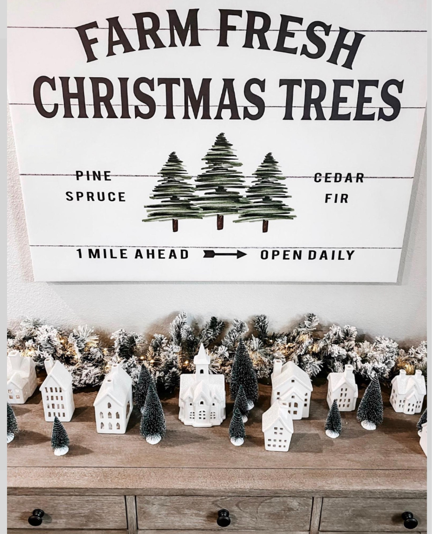 Breakfast nook holiday decor! 🤍✨

#LTKFindsUnder50 #LTKHome #LTKStyleTip