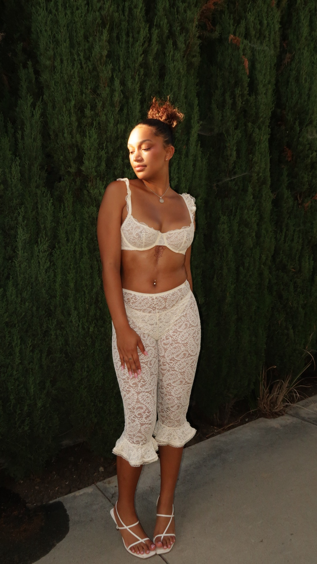 SavageXFenty Smoke Lace Set! I'm wearing a 34C and a small bottoms. weight 150lbs💋