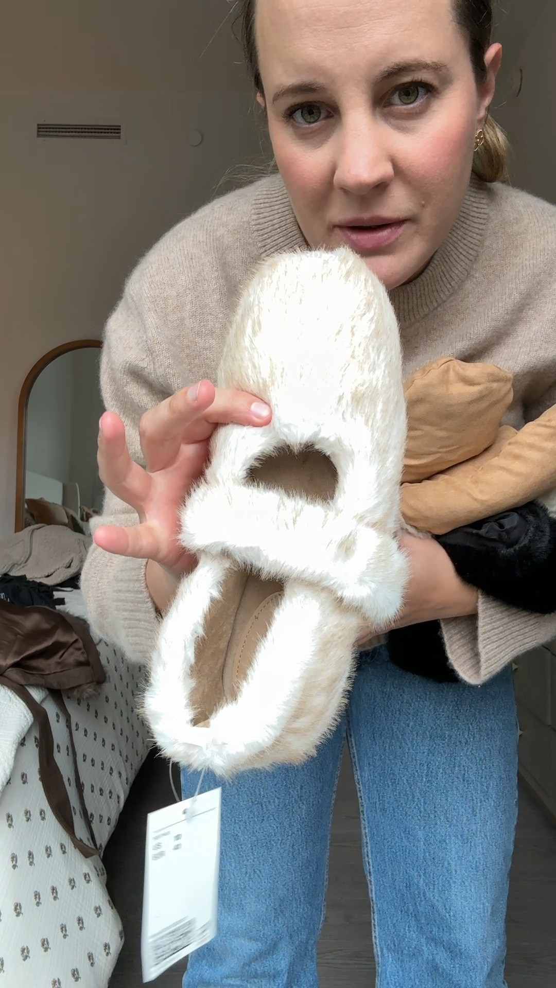 H&M accessories for fall and winter 

Accessories
Gloves
Hats 

#LTKSeasonal #LTKFindsUnder50 #LTKStyleTip