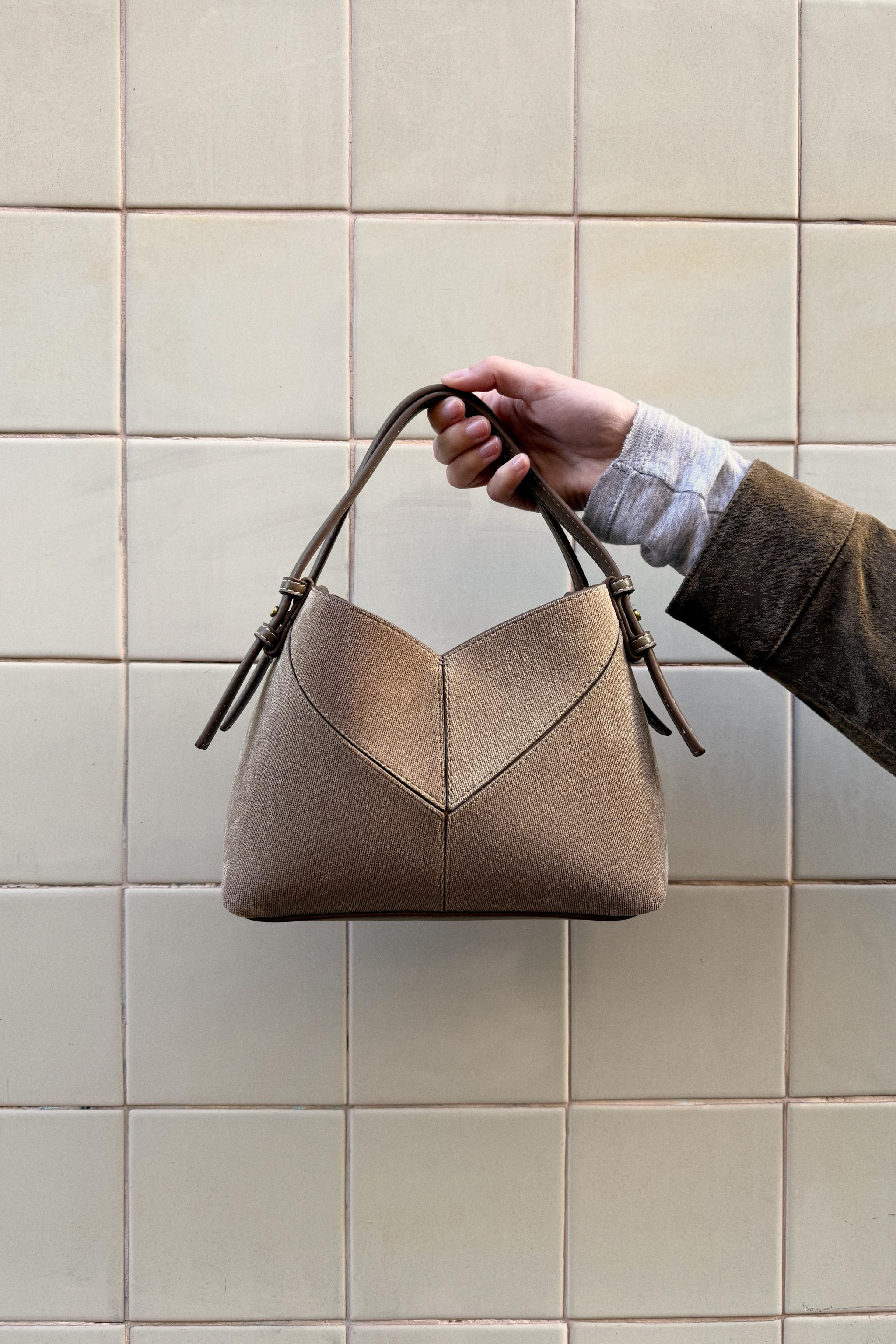 METAL APPLIQUÉ BUCKET BAG | Zara US