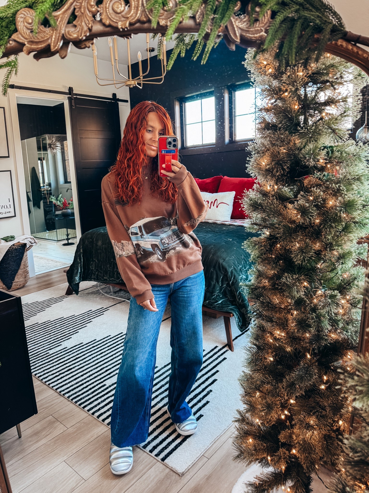 Sweatshirt - xxs
Pants - 00

#LTKOver40 #LTKSeasonal #LTKFindsUnder100