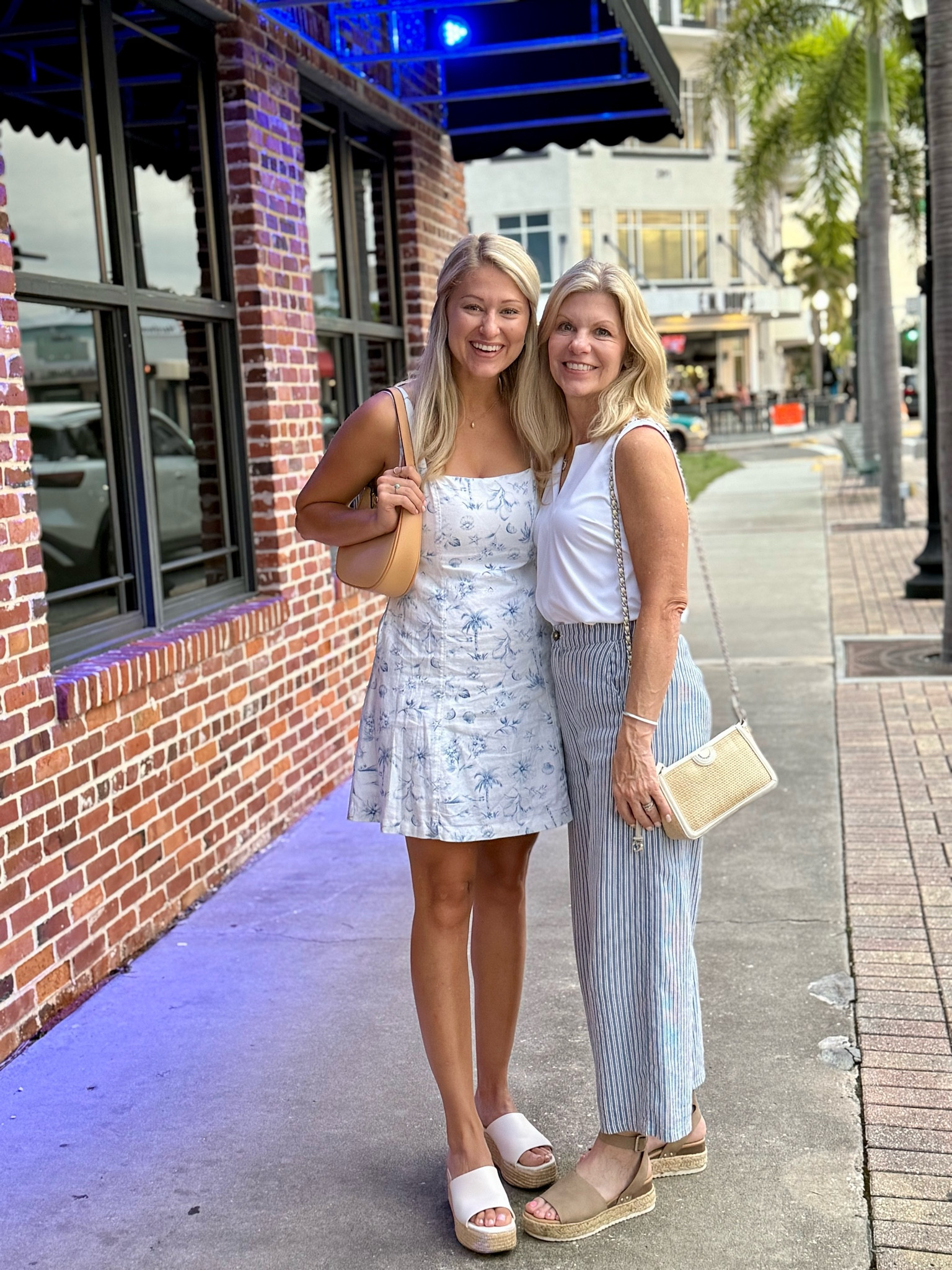 Summer hollister dress - size small