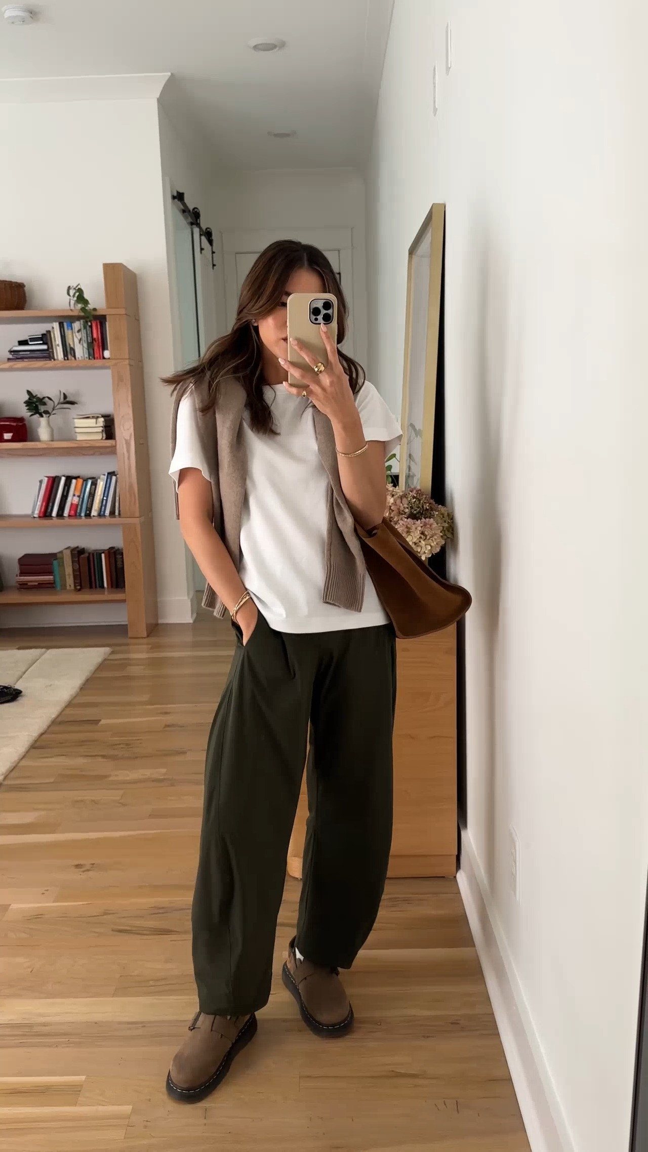 Are you looking for a quality white tee? This @OAK + FORT one is so thick and the fit is perfect.

Sizing info: 
-Ruti The On The Loose Work Pants (Size 0 regular in Verdant) 
-Oak&Fort Cotton Relaxed Fit T-Shirt (Size Small in White) 
-Aritzia Essential Cashmere Relic Sweater (Size Small in Heather Nomad Taupe) 

green pants, petite pants, green petite pants, fall pants, summer pants, barrel pants, summer outfit, fall outfit, vacation outfit, travel outfit, best petite pants, petite barrel pants, comfy pants, viral barrel pants, fall style, petite fall style, fall tee, white tee, fall sweater

#LTKootd #LTKSeasonal #LTKPetite