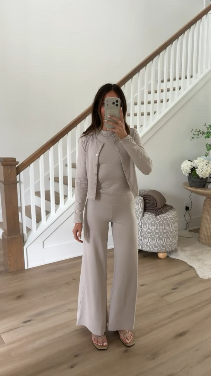 My Vuori order.

neutral travel outfit, monochrome lounge set, elevated casual outfit, comfy chic style, airport outfit, minimalist fashion, cozy matching set, effortless everyday look, annabrstyle

#LTKootd #LTKOver40