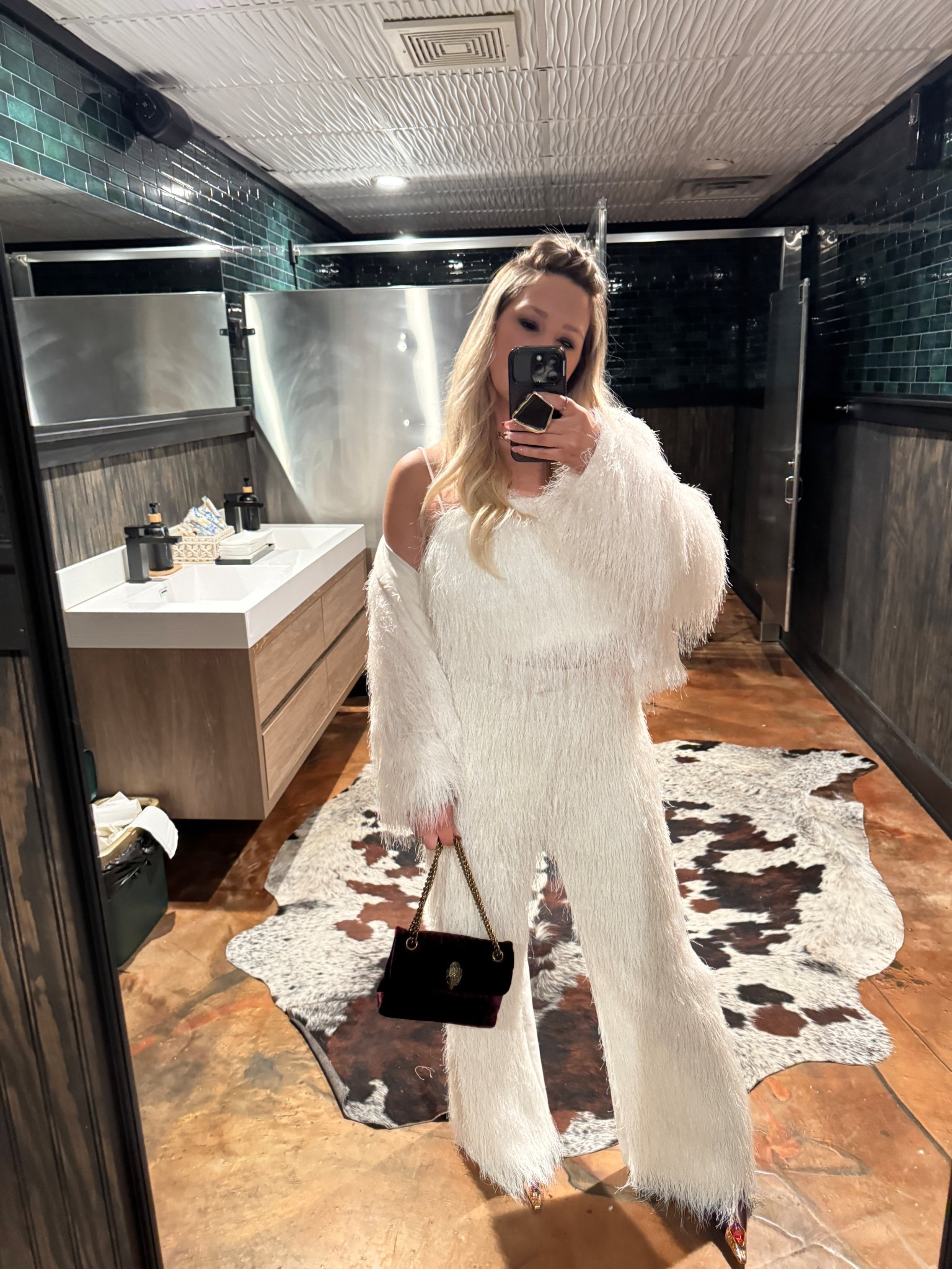 Love me a good statement outfit!

Going out outfit, mini purse, date night outfit, winter capsule wardrobe, popsocket iPhone 17 pro case

#LTKootd #LTKFindsUnder50 #LTKPetite