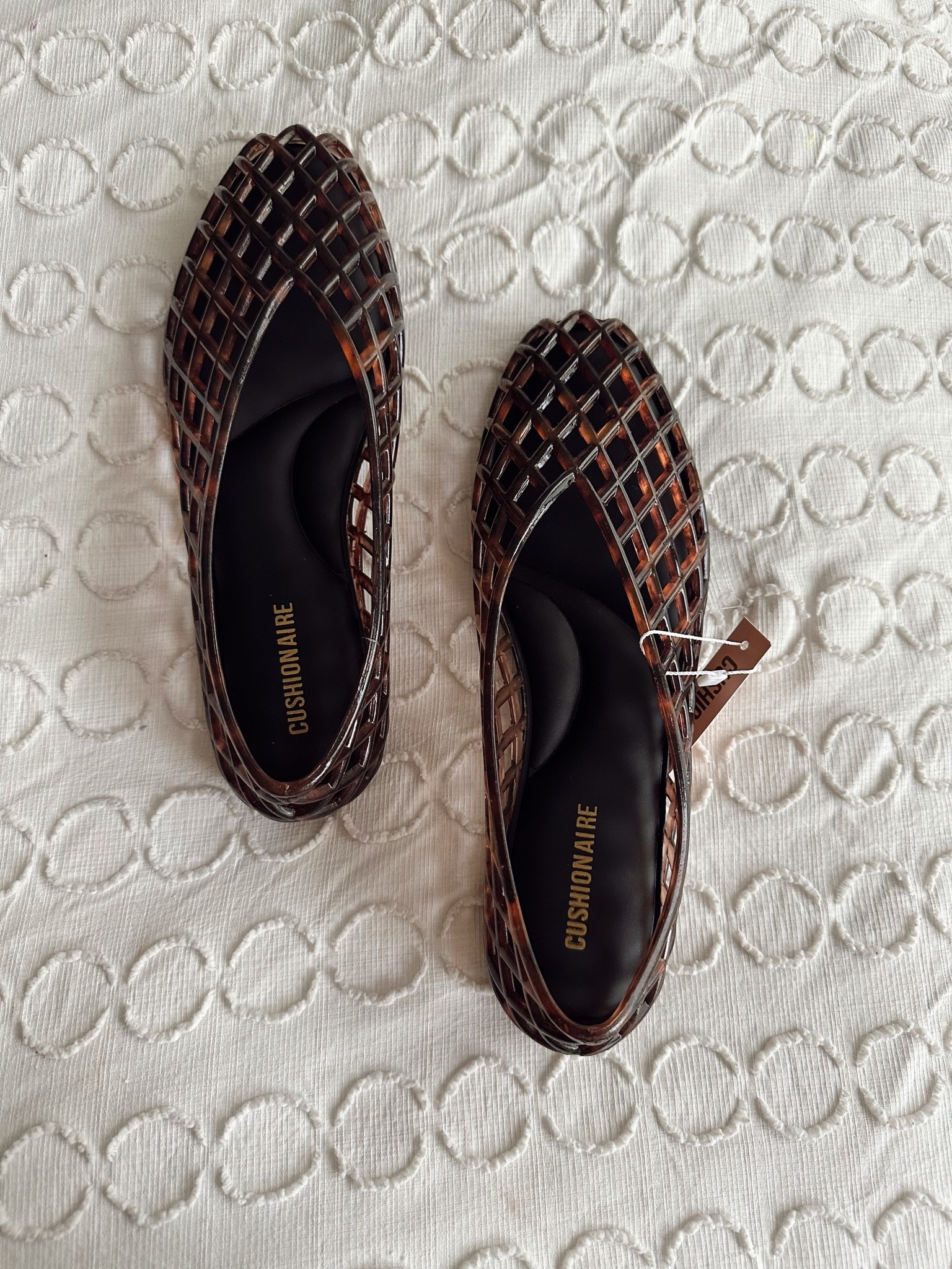 Found the cutest tortoise jelly flats and they’re surprisingly comfortable. Perfect for errands, summer vacations, pool days, farmers markets, or when you want something easy that still looks put together!! 

#LTKStyle #LTKSummer #JellyShoes #SummerStyle #AffordableFashion #CasualStyle #FashionFinds #EverydayStyle

#LTKmomlife #LTKSeasonal #LTKgrwm